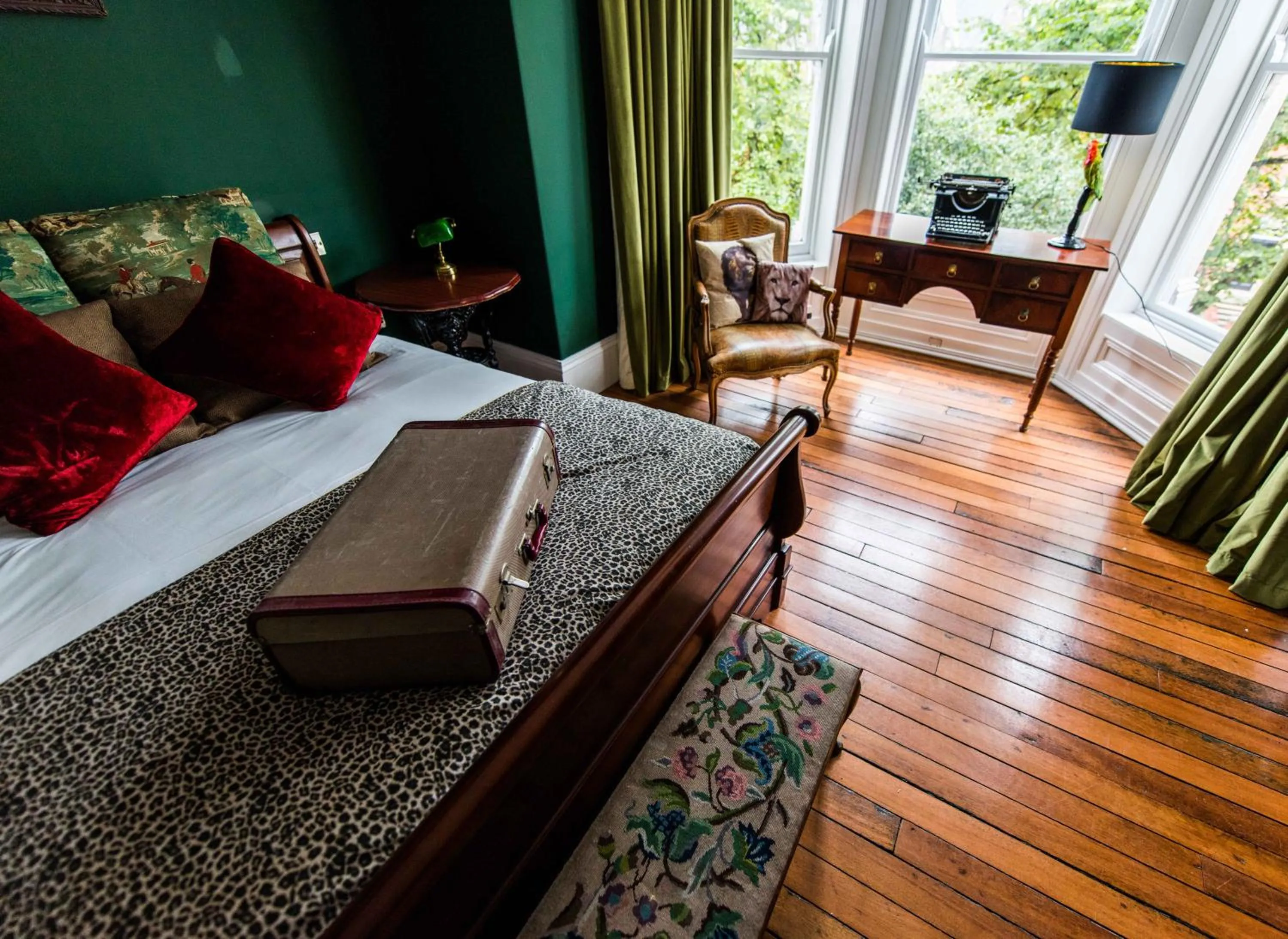 Photo of the whole room, Bed in The Harrison Chambers of Distinction