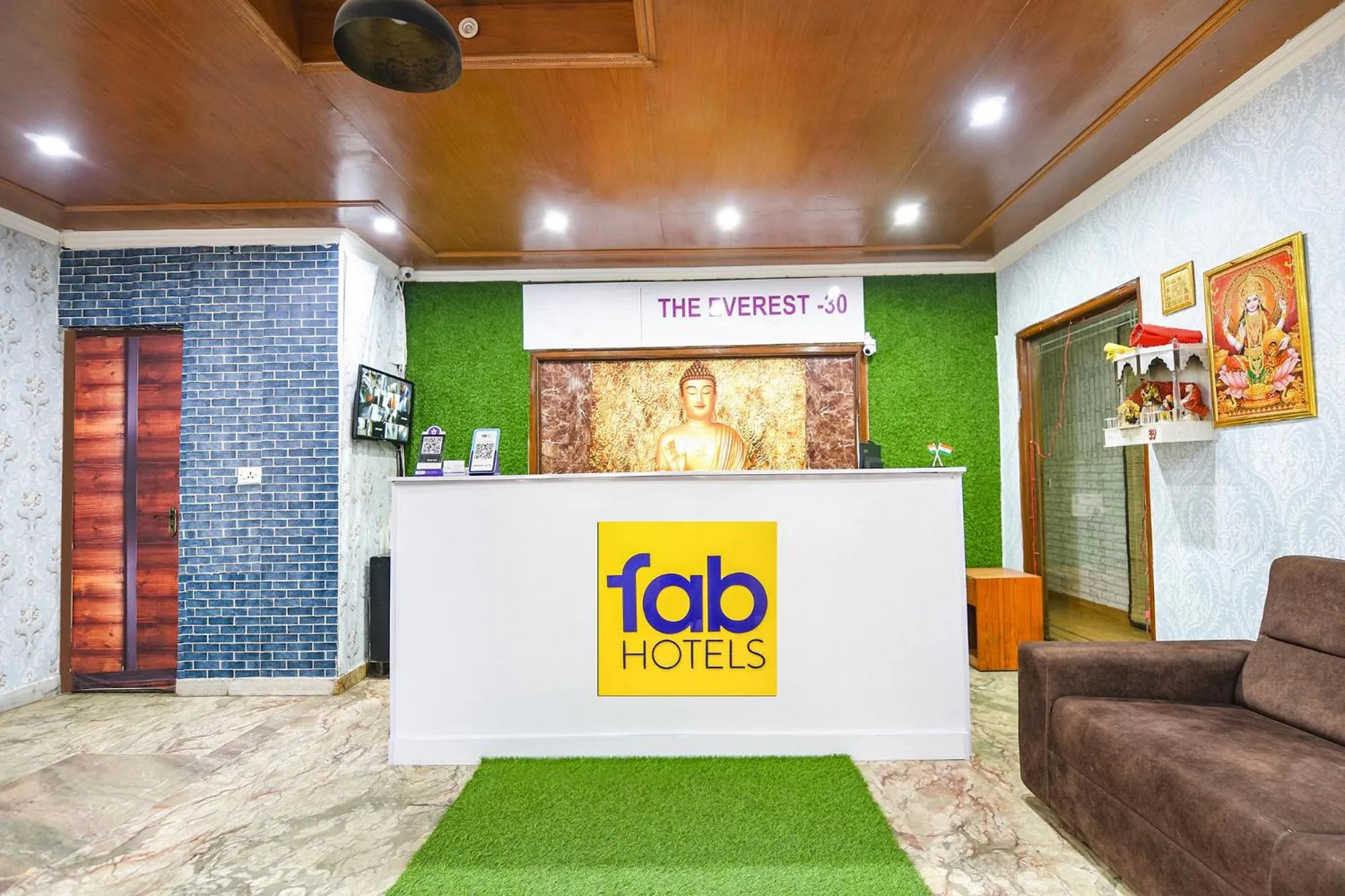 Lobby or reception in FabHotel Prime Praathana