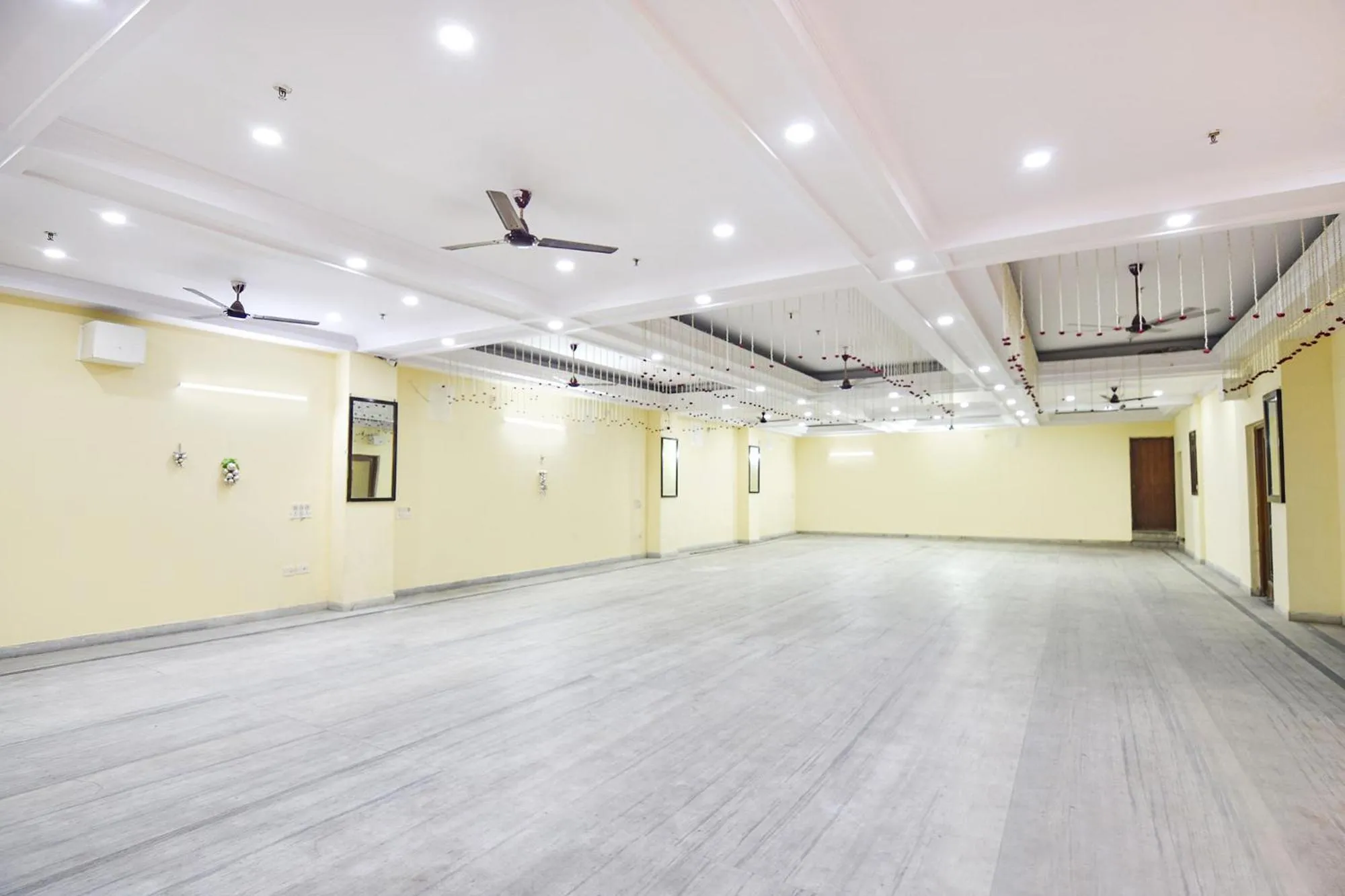 Banquet/Function facilities in FabHotel Prime Praathana