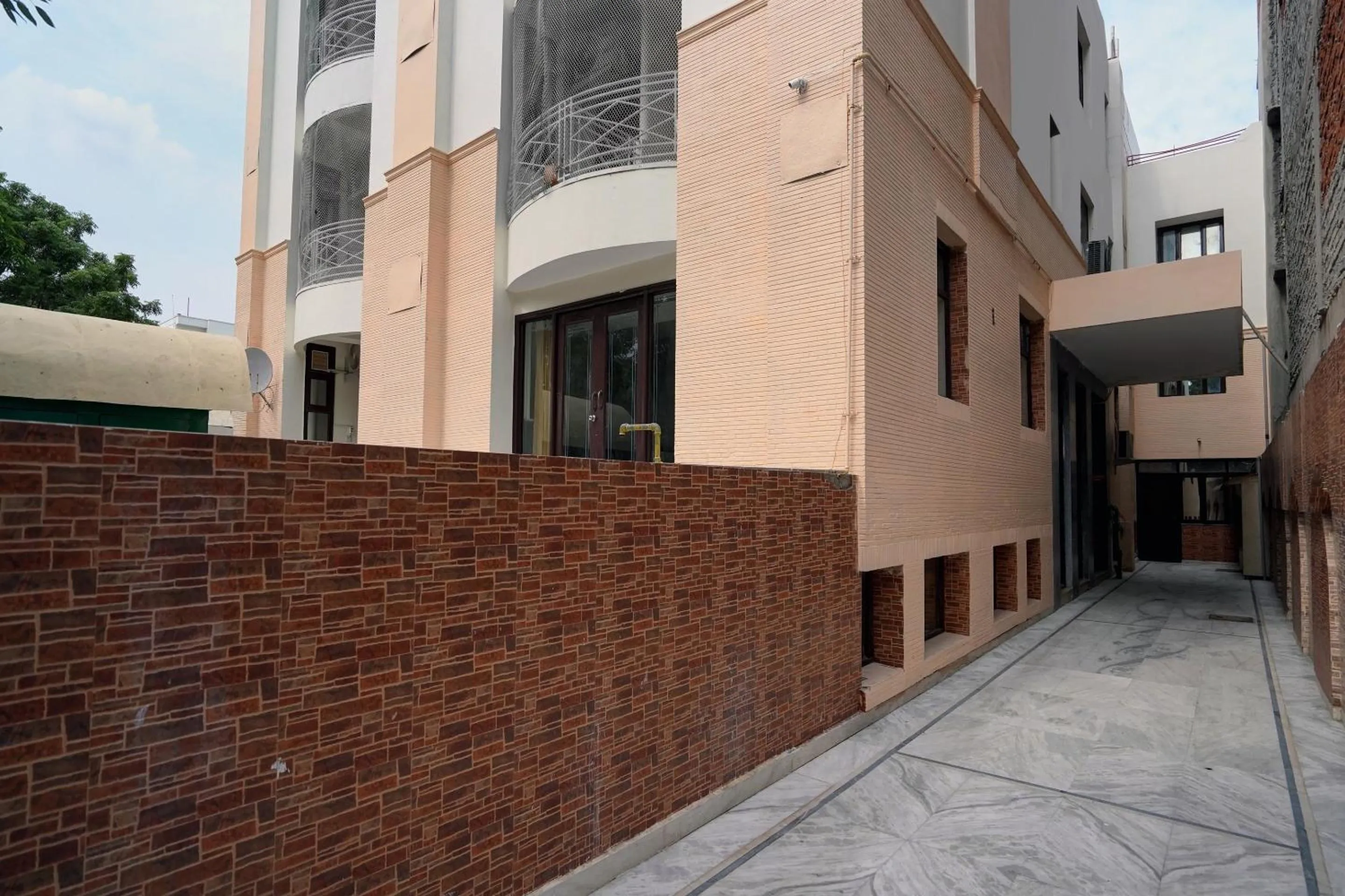 Facade/entrance in Capital O Perfect Inn