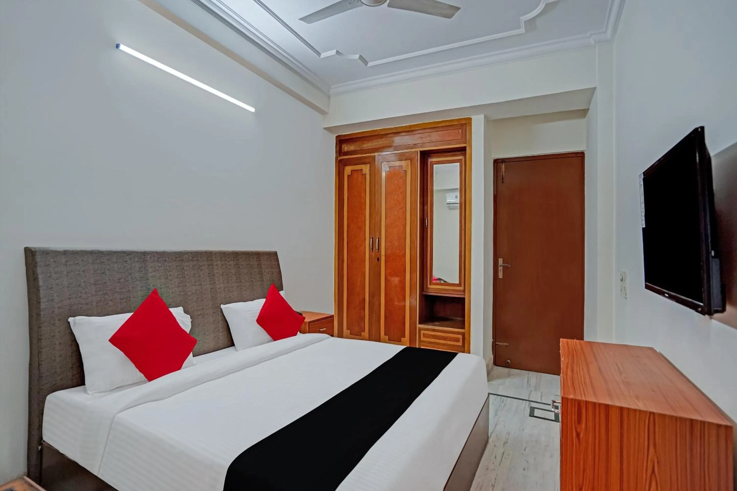 Bedroom, Bed in Capital O Perfect Inn