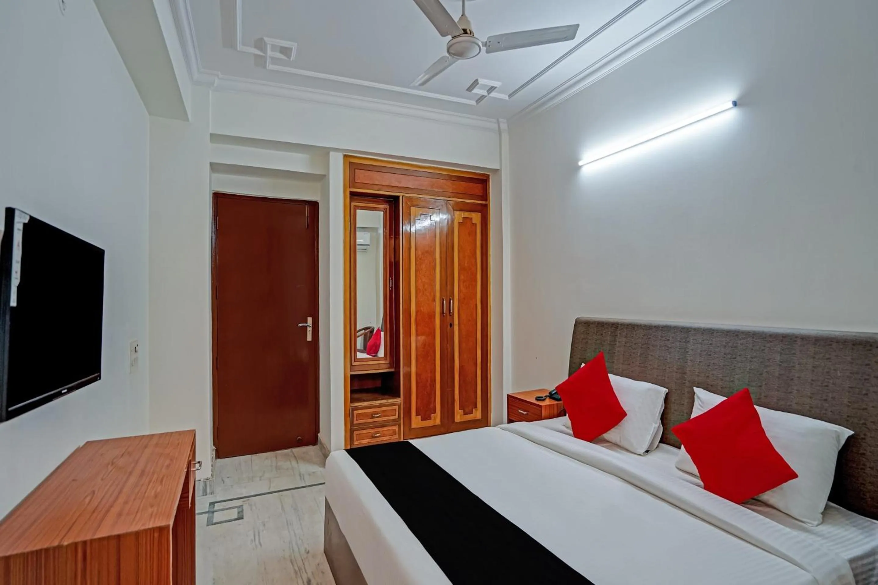 Bedroom, Bed in Capital O Perfect Inn