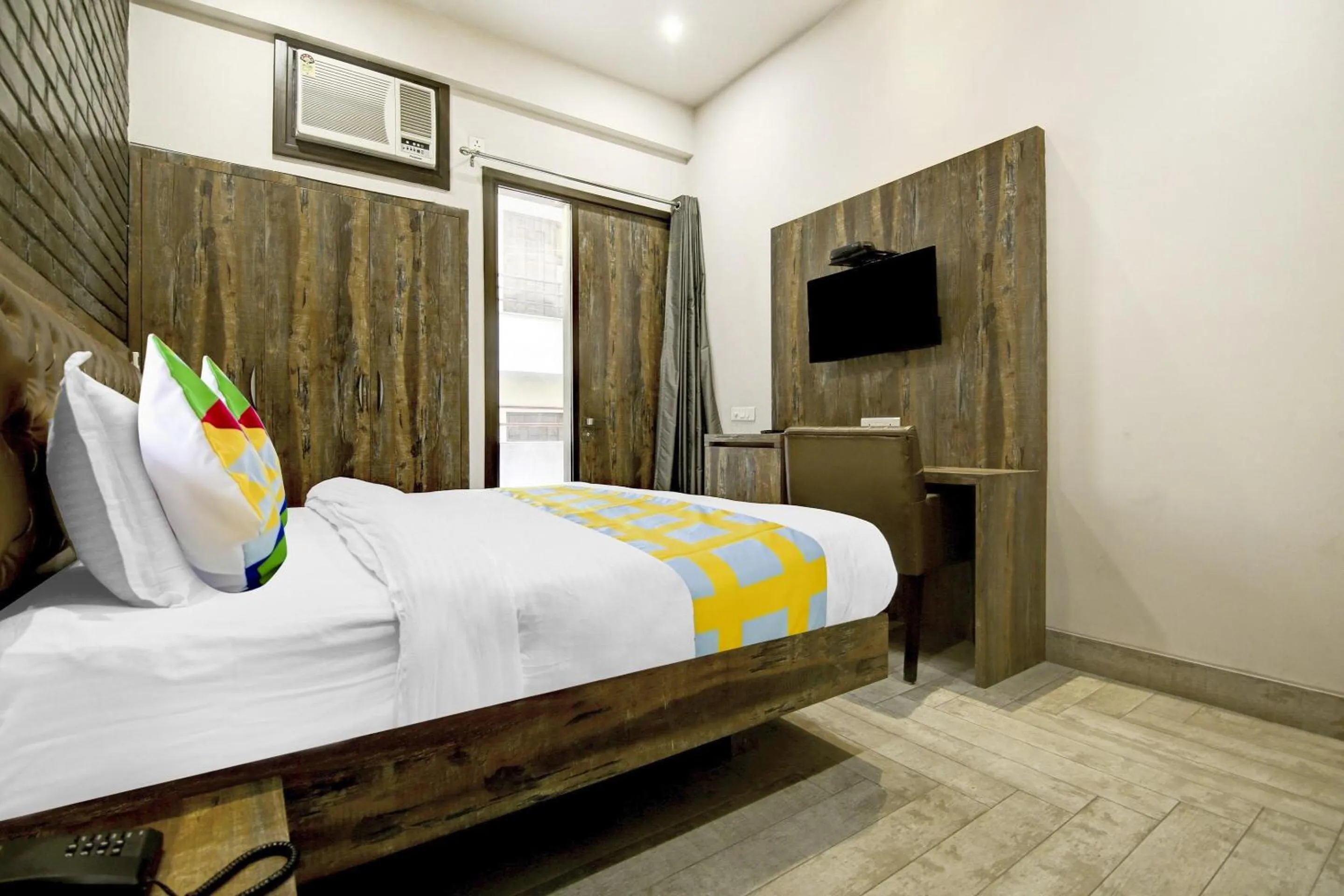 Bedroom, Bed in Collection O CLOUD BAY