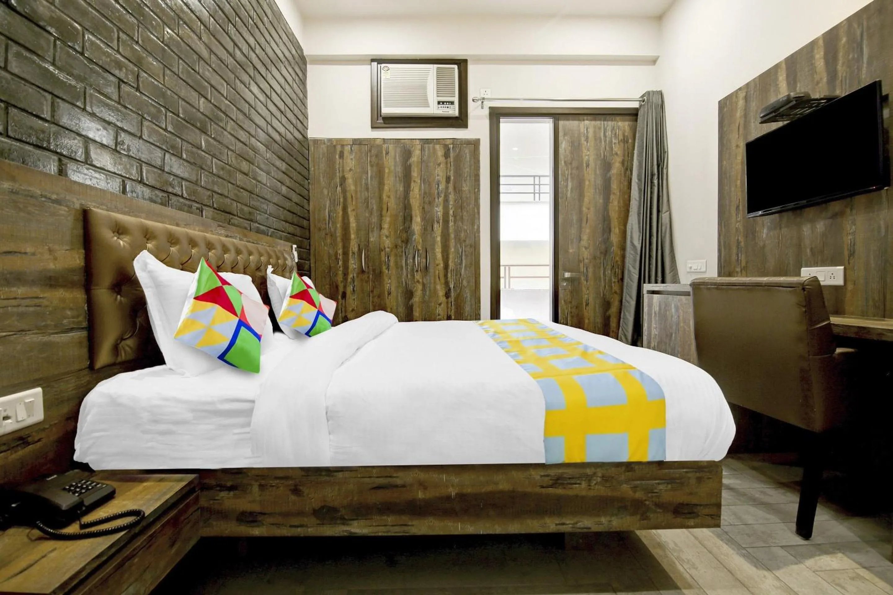 Bedroom, Bed in Collection O CLOUD BAY