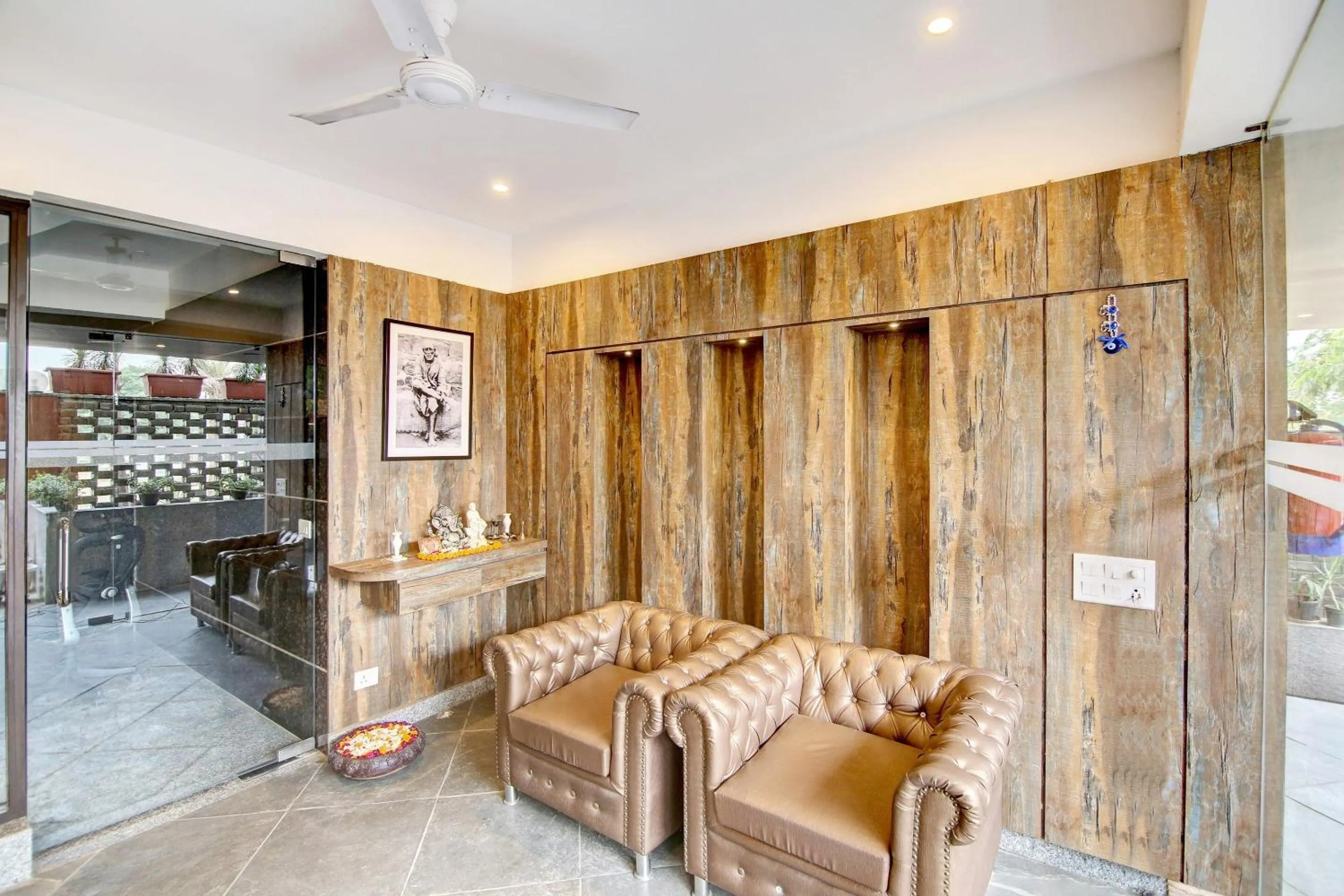 Lobby or reception in Collection O CLOUD BAY