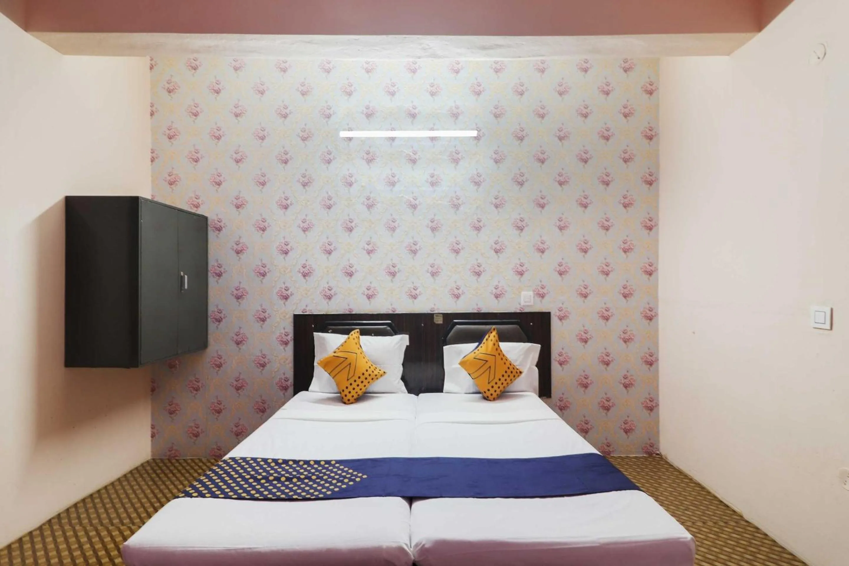 Bedroom, Bed in Hotel O 74966 Shree Amardeep Hotel