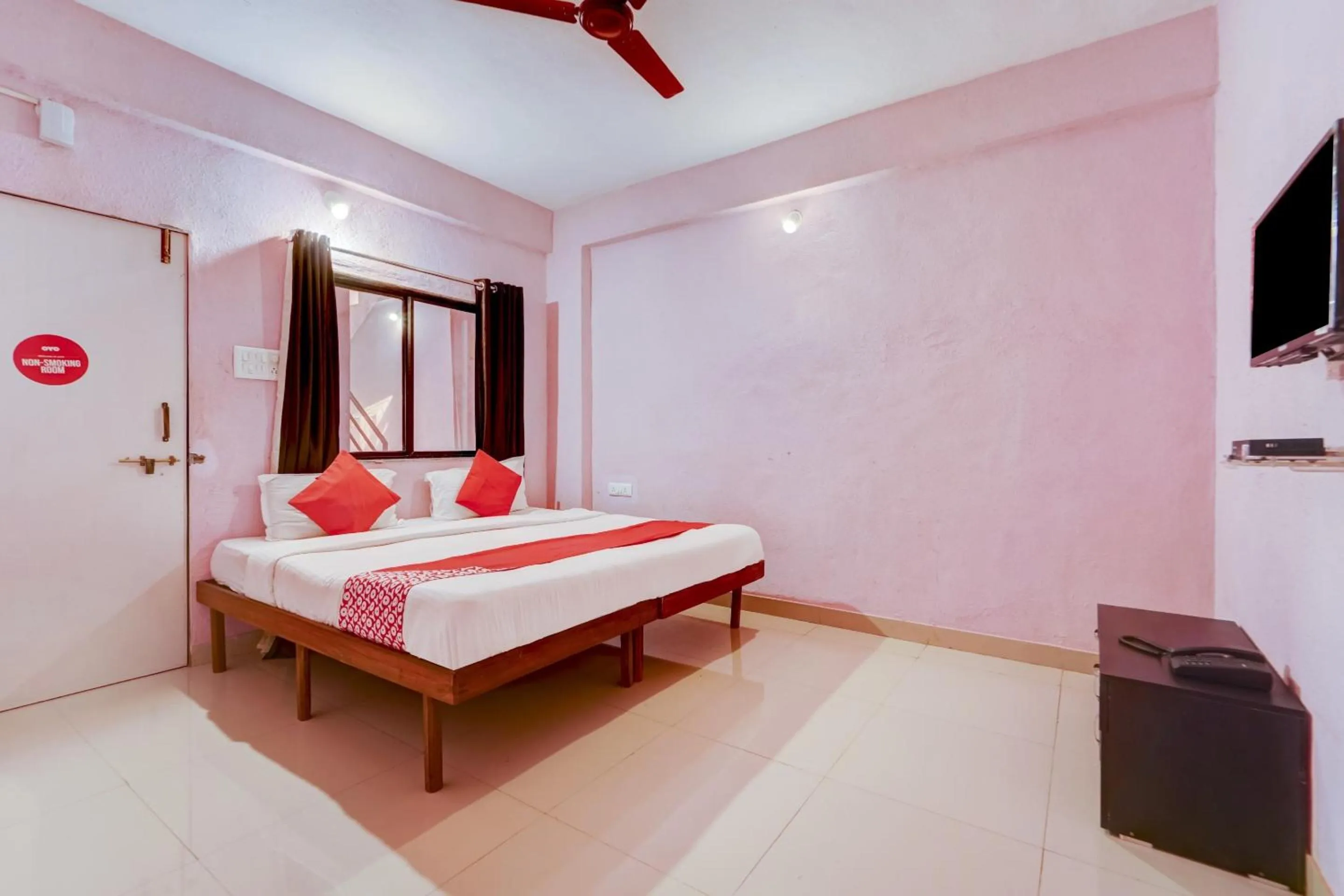 Bedroom, Bed in Hotel O Sai Residenci