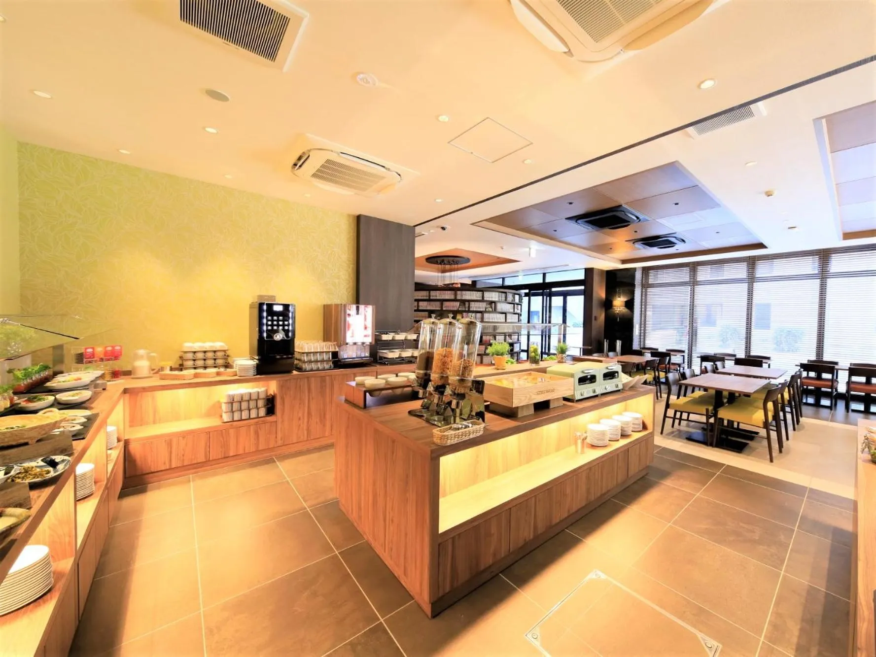 Restaurant/places to eat in QuintessaHotel FukuokaTenjin Comic&Books