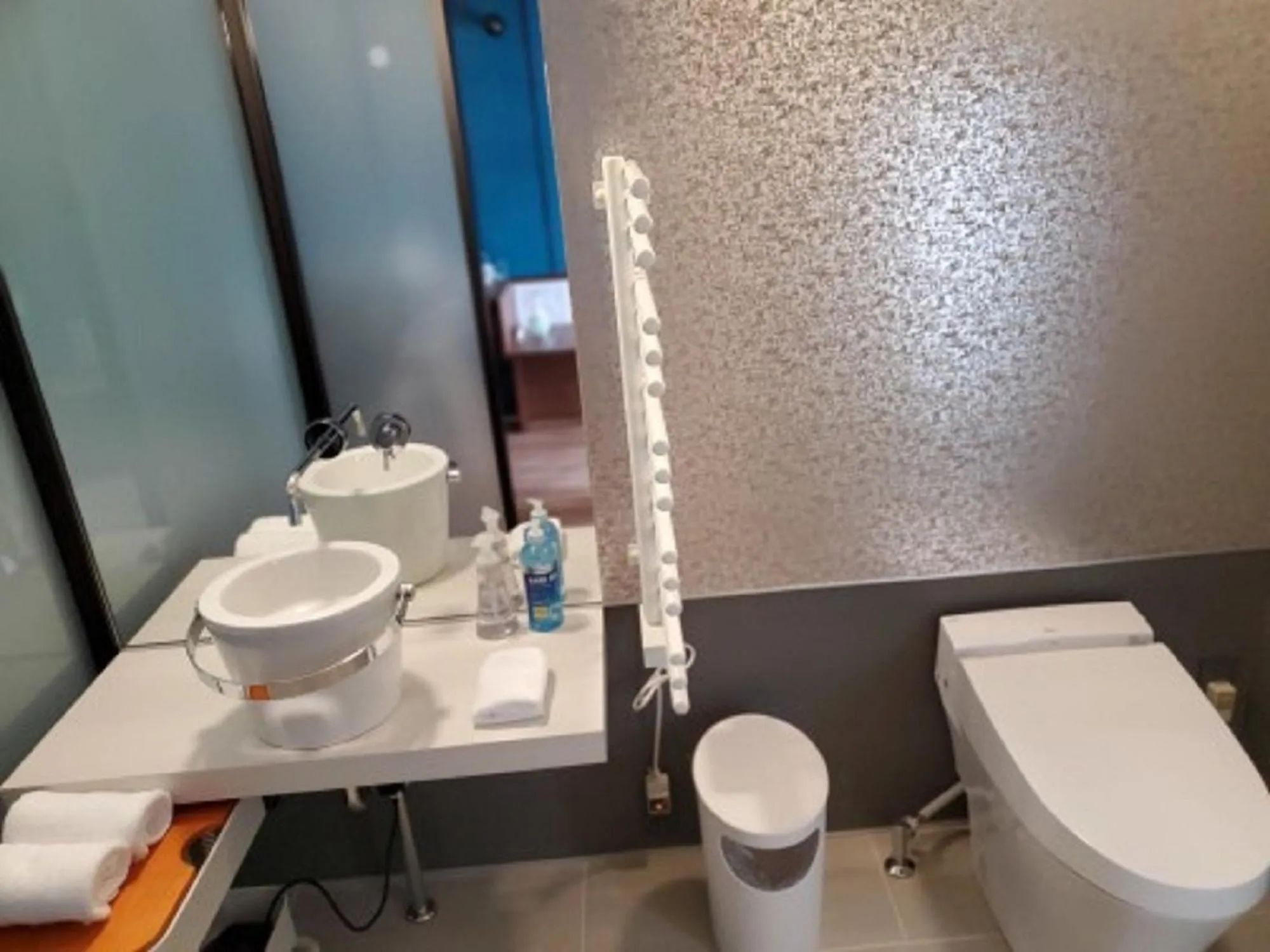 Toilet in Pres de La Mer