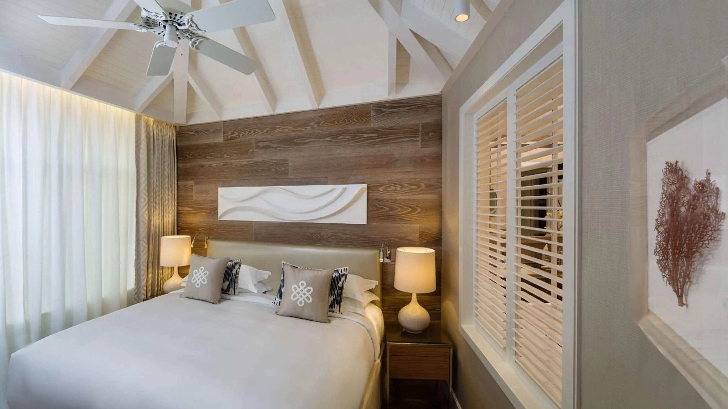 Photo of the whole room, Bed in Kempinski Hotel Mall of the Emirates, Dubai