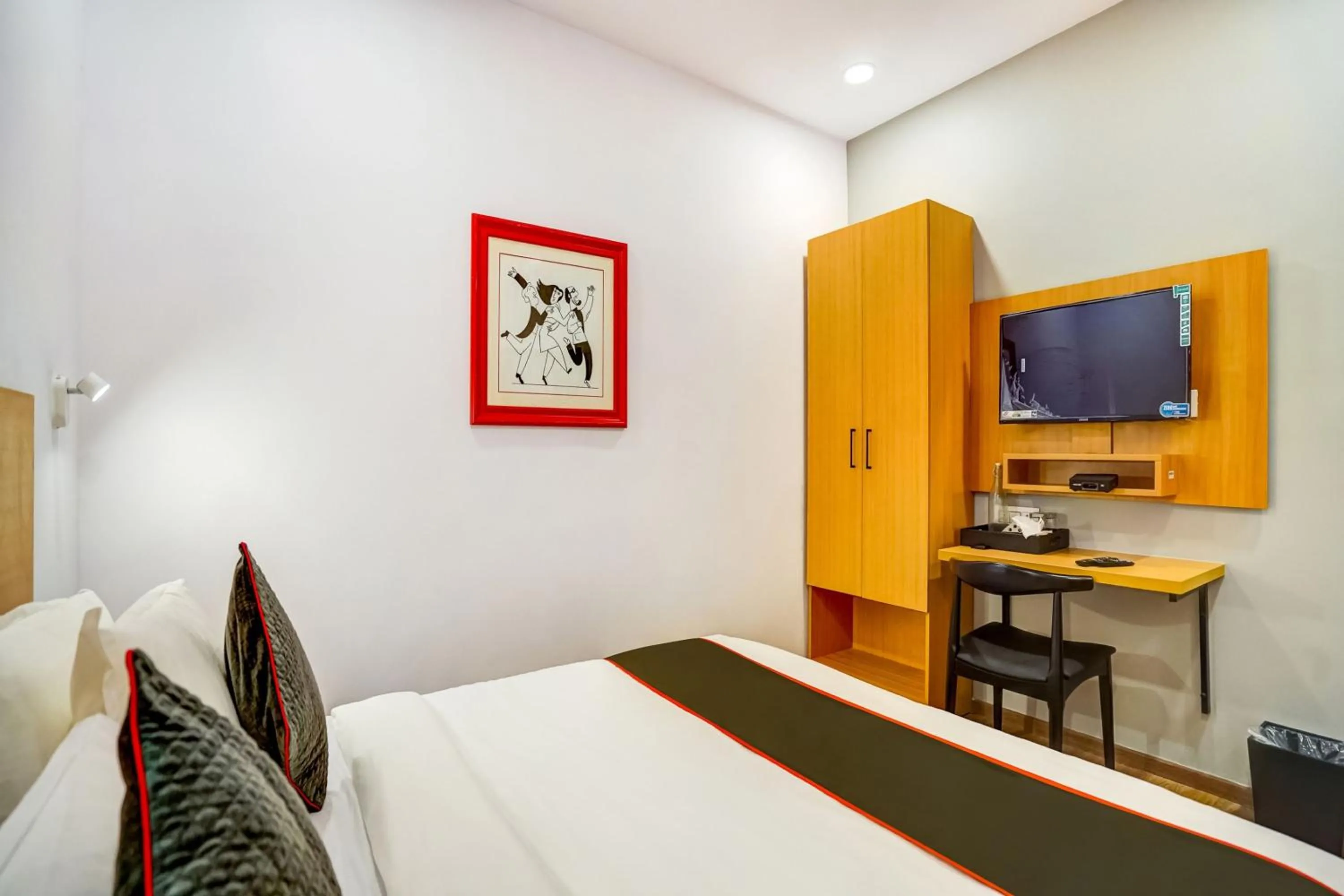 Bedroom, Bed in Super Townhouse Sector 19 Fun Republic Mall Indiranagar