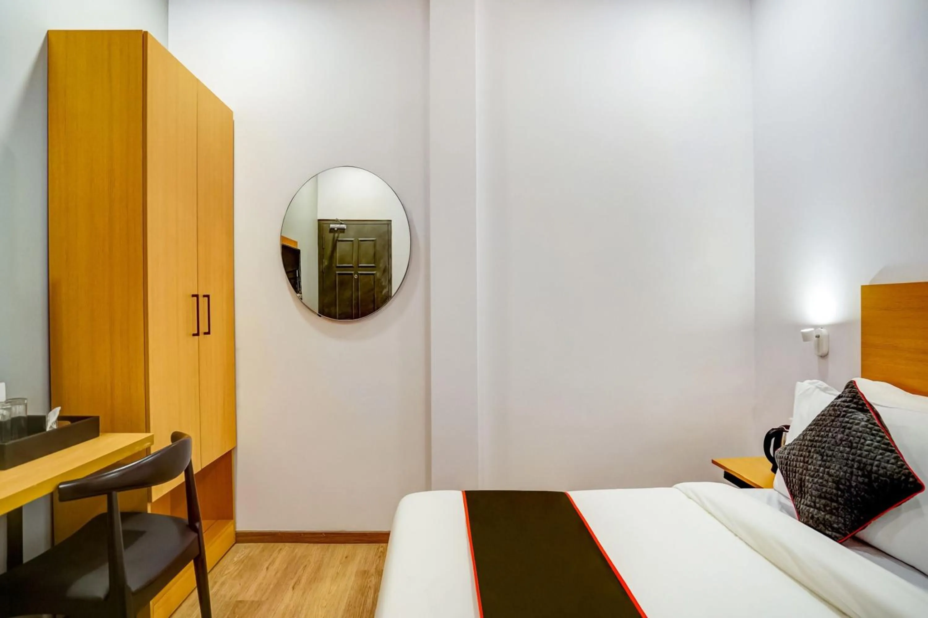 Bedroom, Bed in Super Townhouse Sector 19 Fun Republic Mall Indiranagar