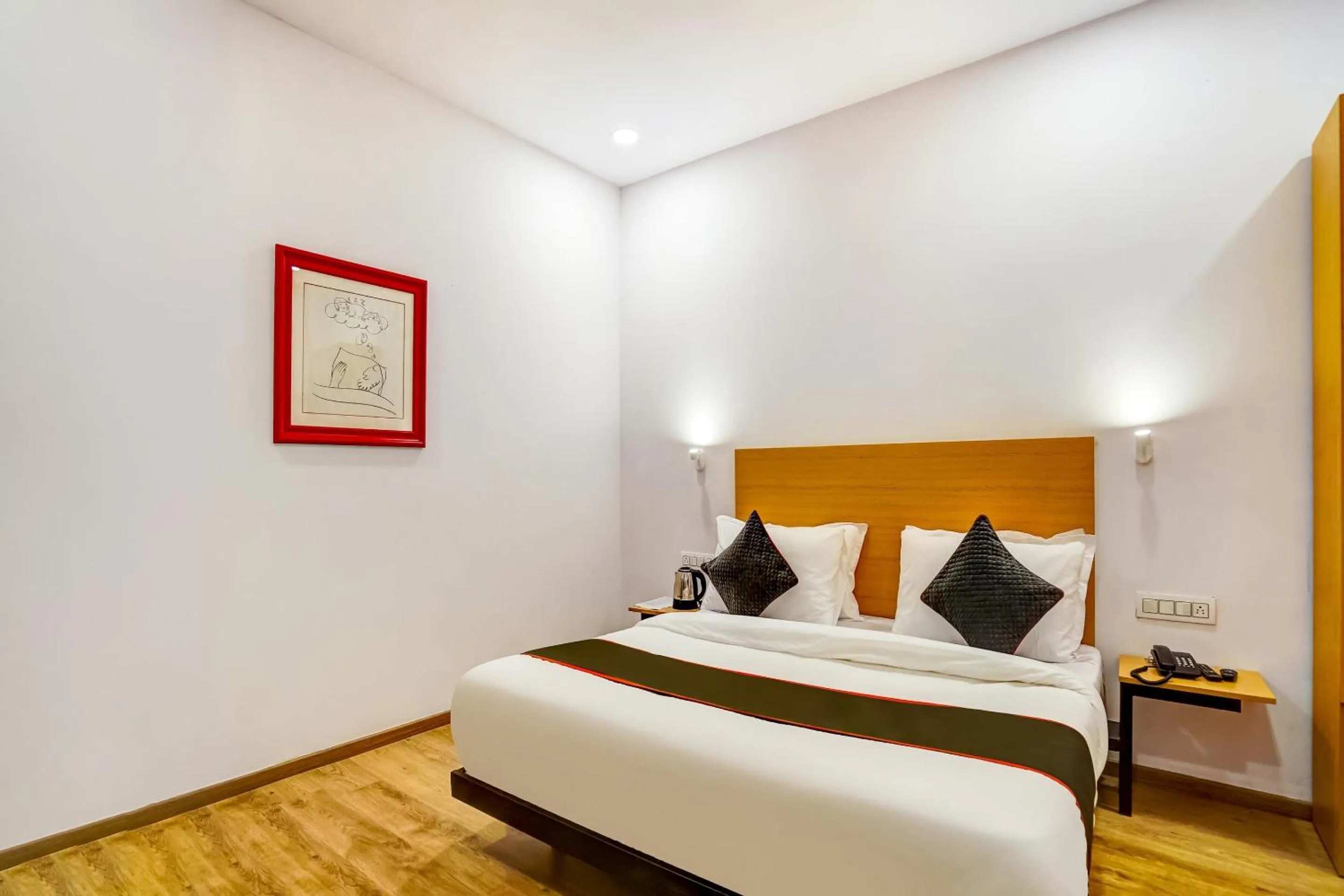 Bedroom, Bed in Super Townhouse Sector 19 Fun Republic Mall Indiranagar