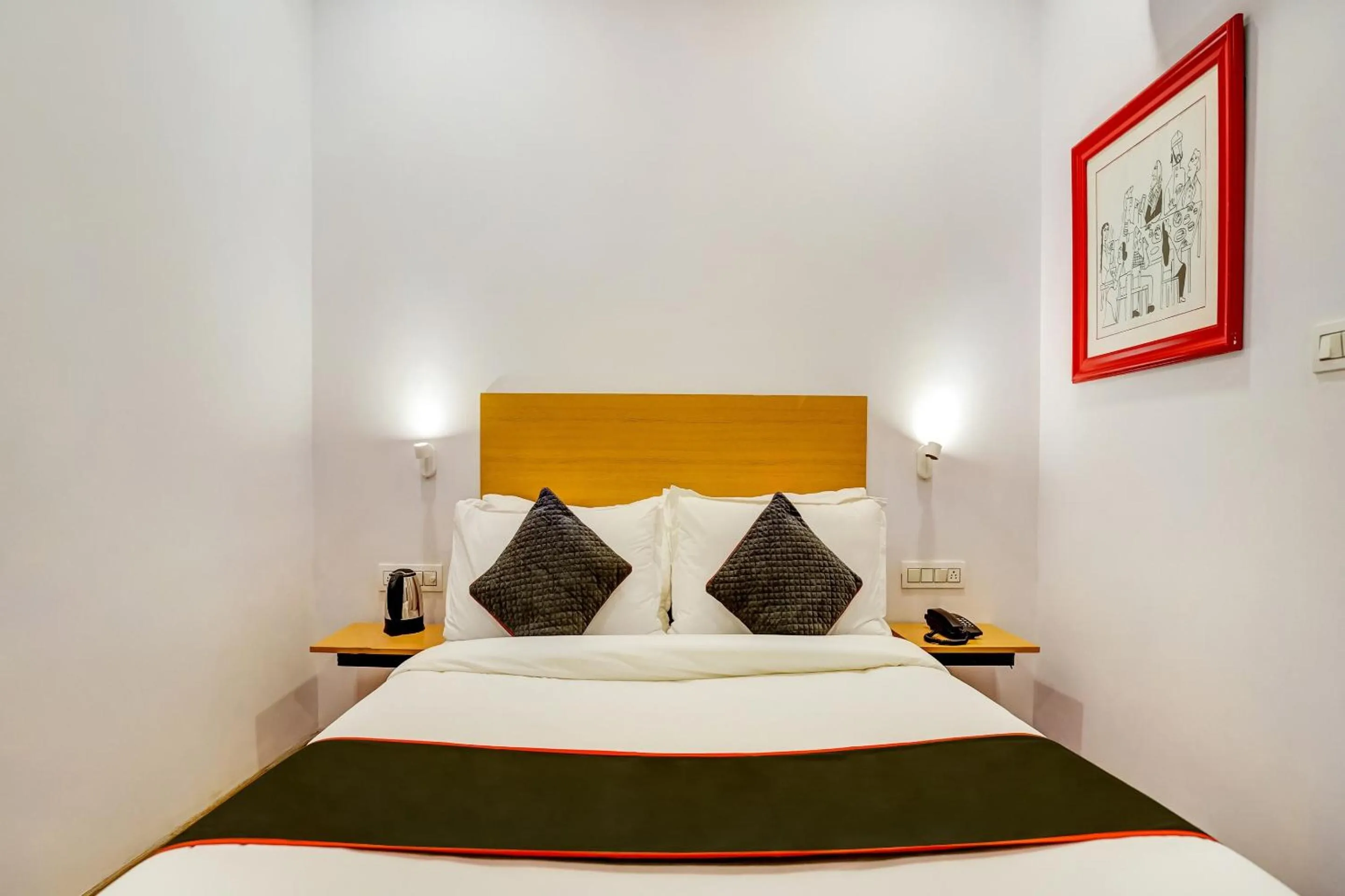 Bedroom, Bed in Super Townhouse Sector 19 Fun Republic Mall Indiranagar