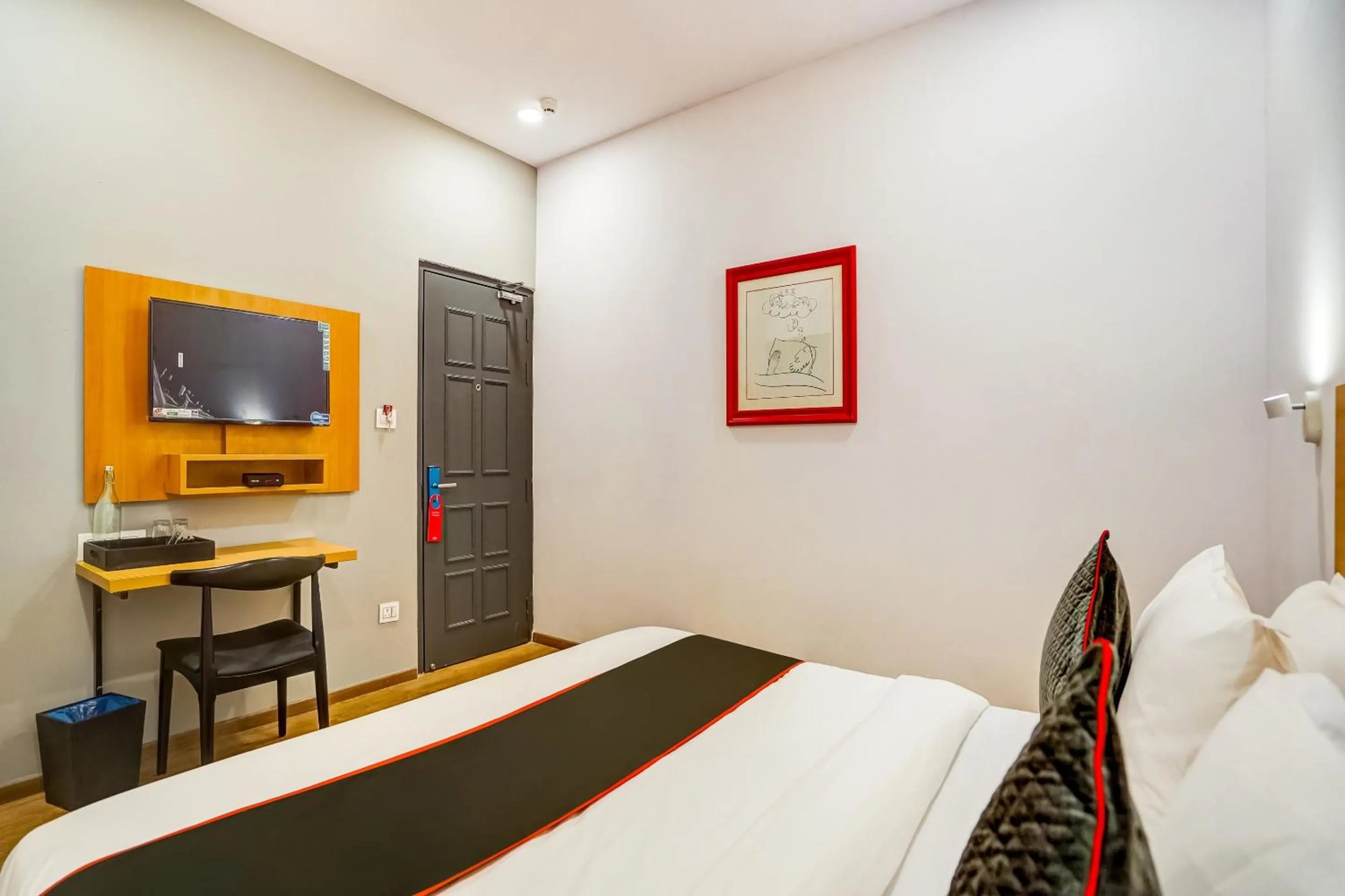 Bedroom, Bed in Super Townhouse Sector 19 Fun Republic Mall Indiranagar