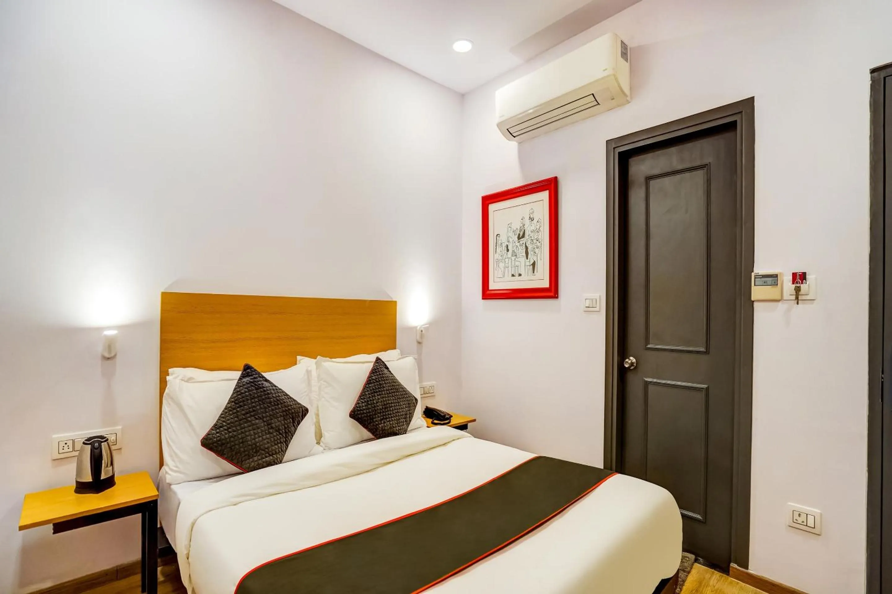 Bedroom, Bed in Super Townhouse Sector 19 Fun Republic Mall Indiranagar