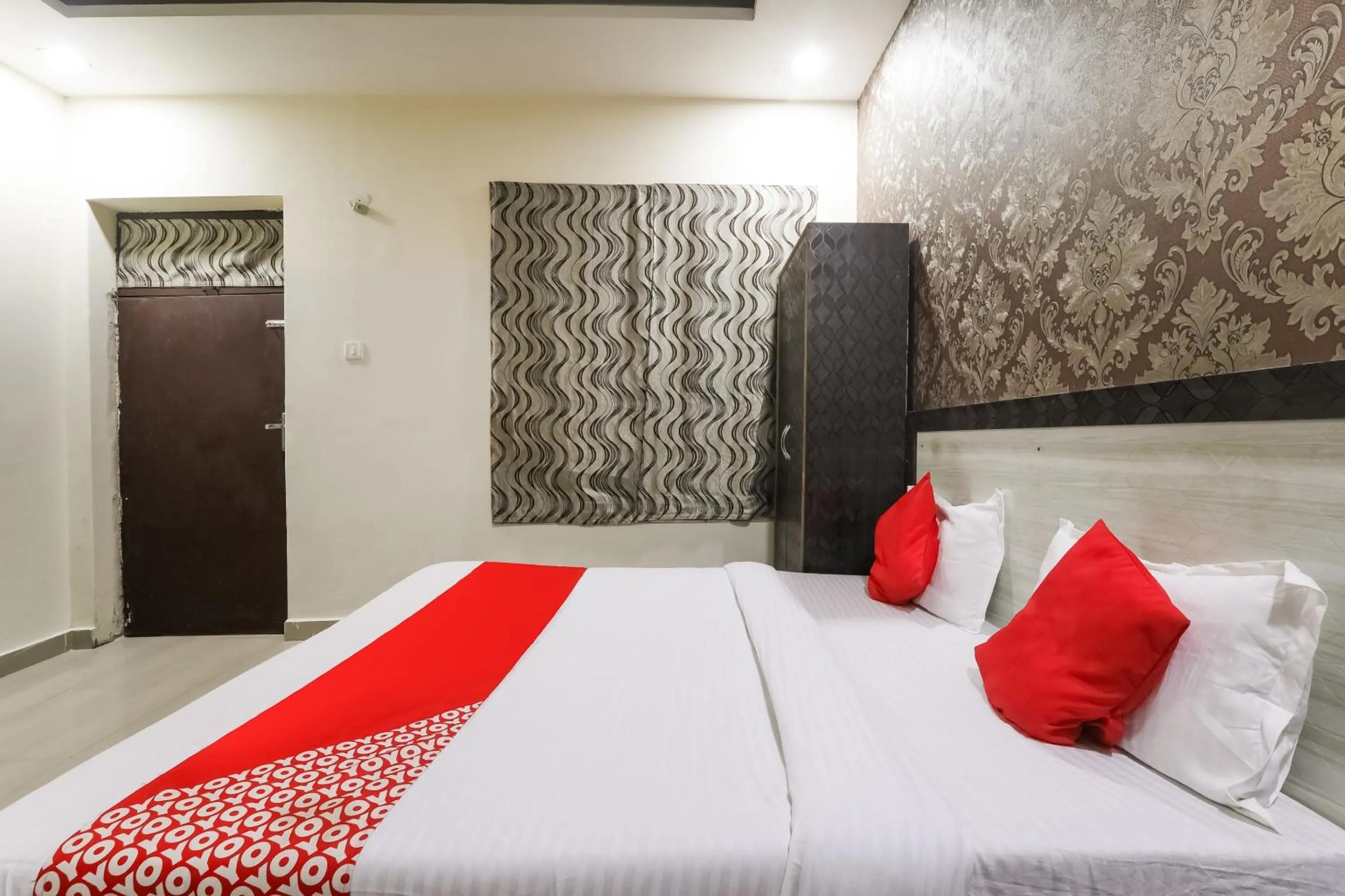 Bedroom, Bed in Hotel O Samrat