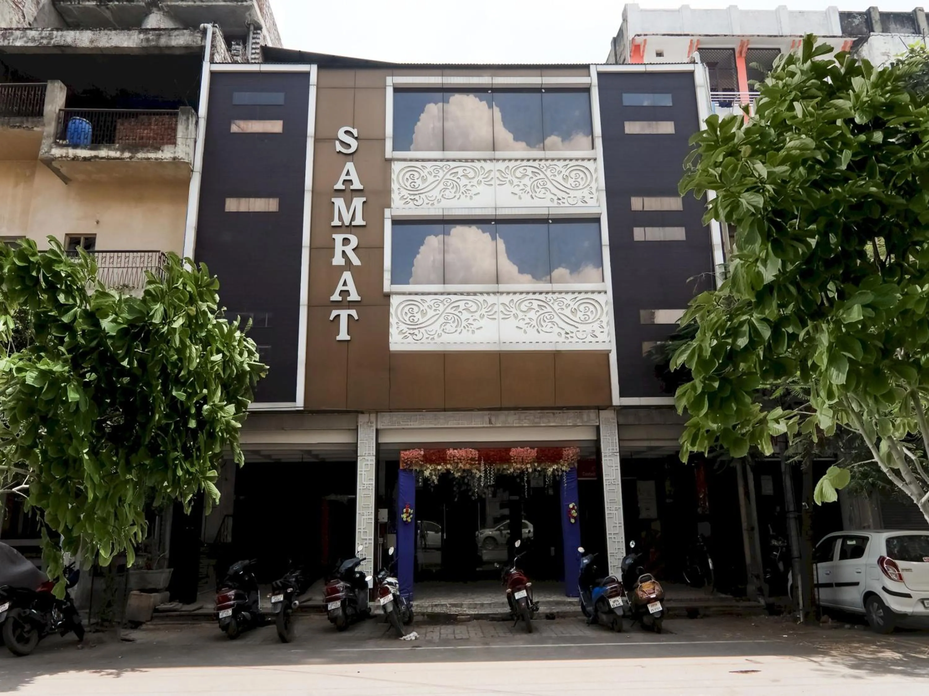 Facade/entrance in Hotel O Samrat