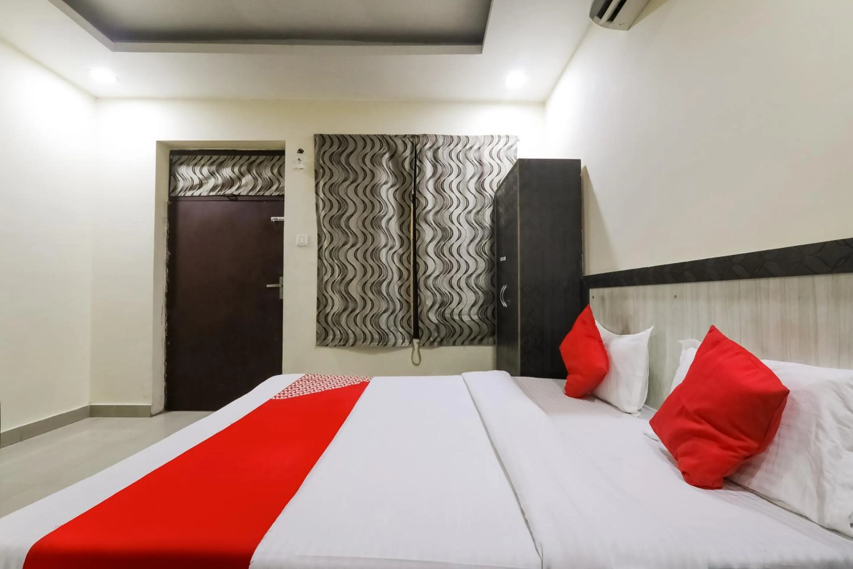 Bedroom, Bed in Hotel O Samrat