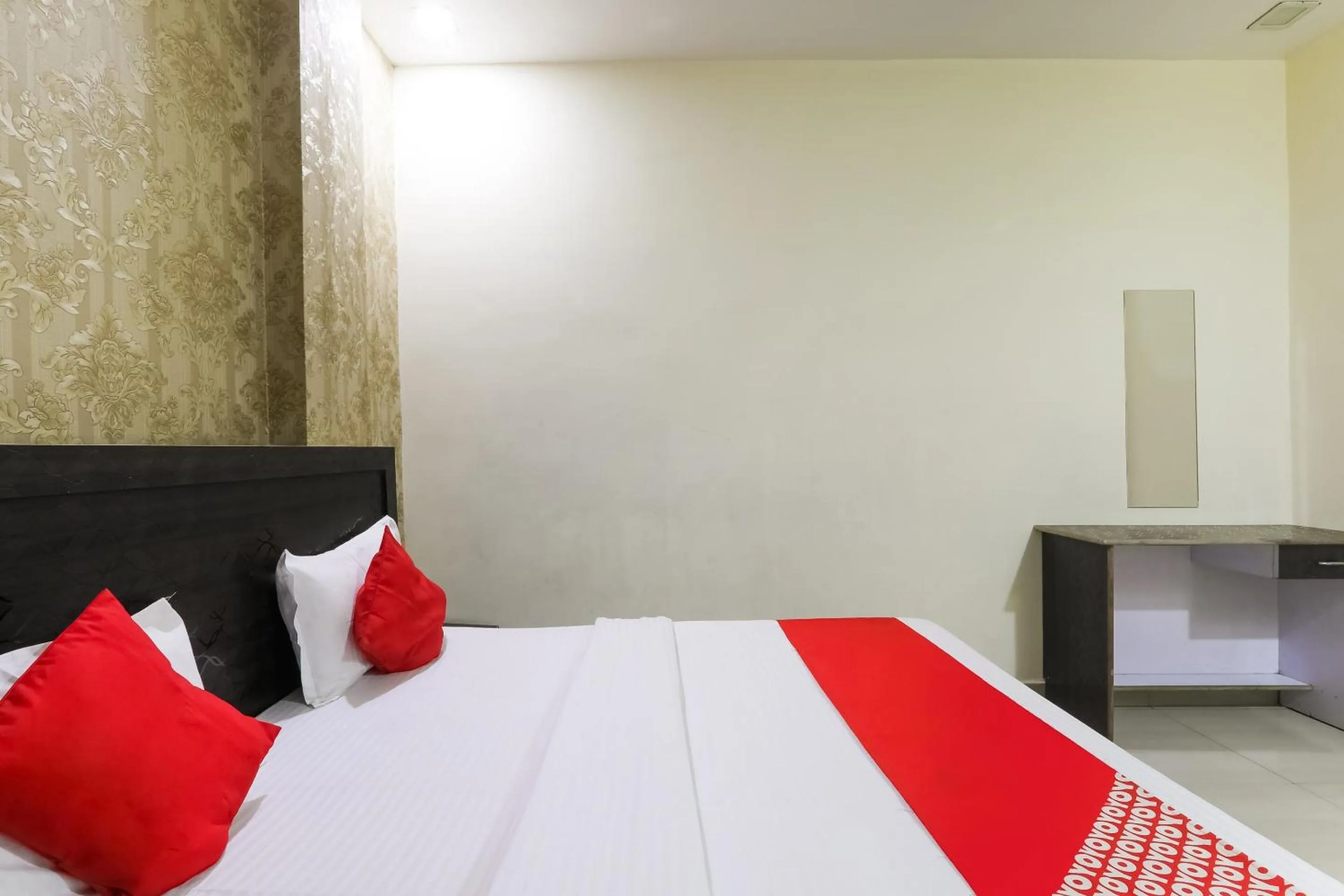 Bedroom, Bed in Hotel O Samrat