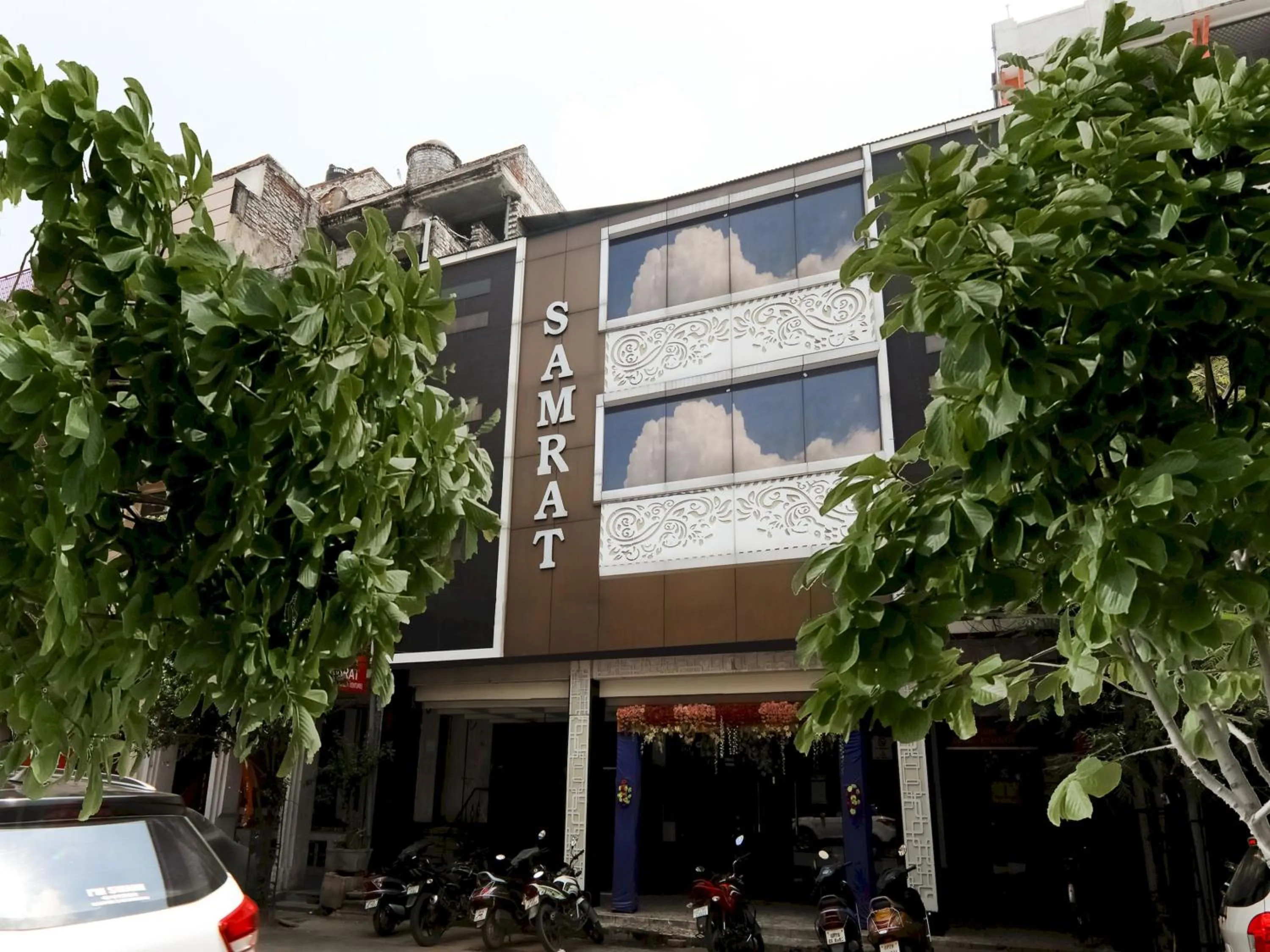 Facade/entrance in Hotel O Samrat