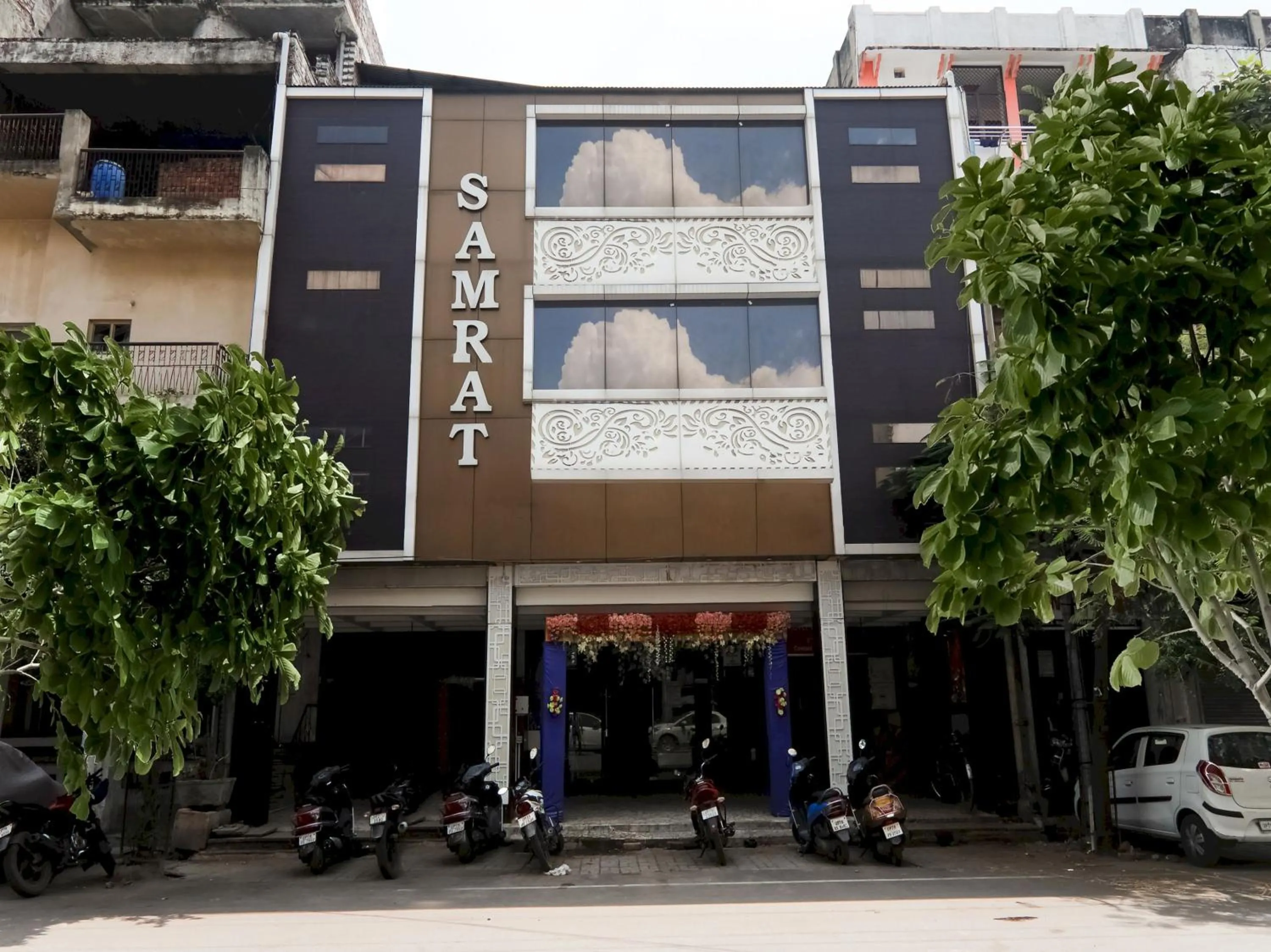 Facade/entrance in Hotel O Samrat