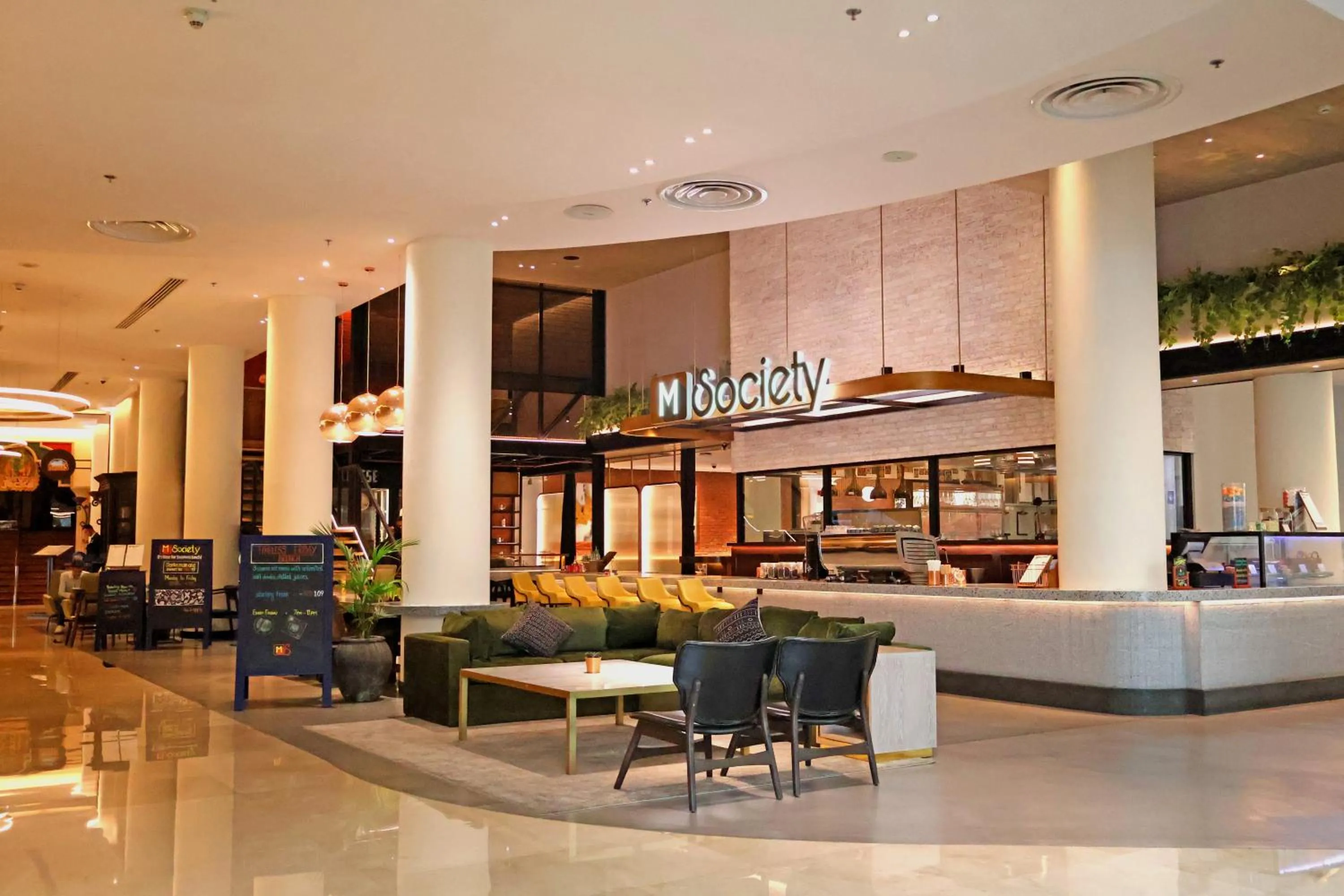 Restaurant/places to eat in Millennium Airport Hotel Dubai