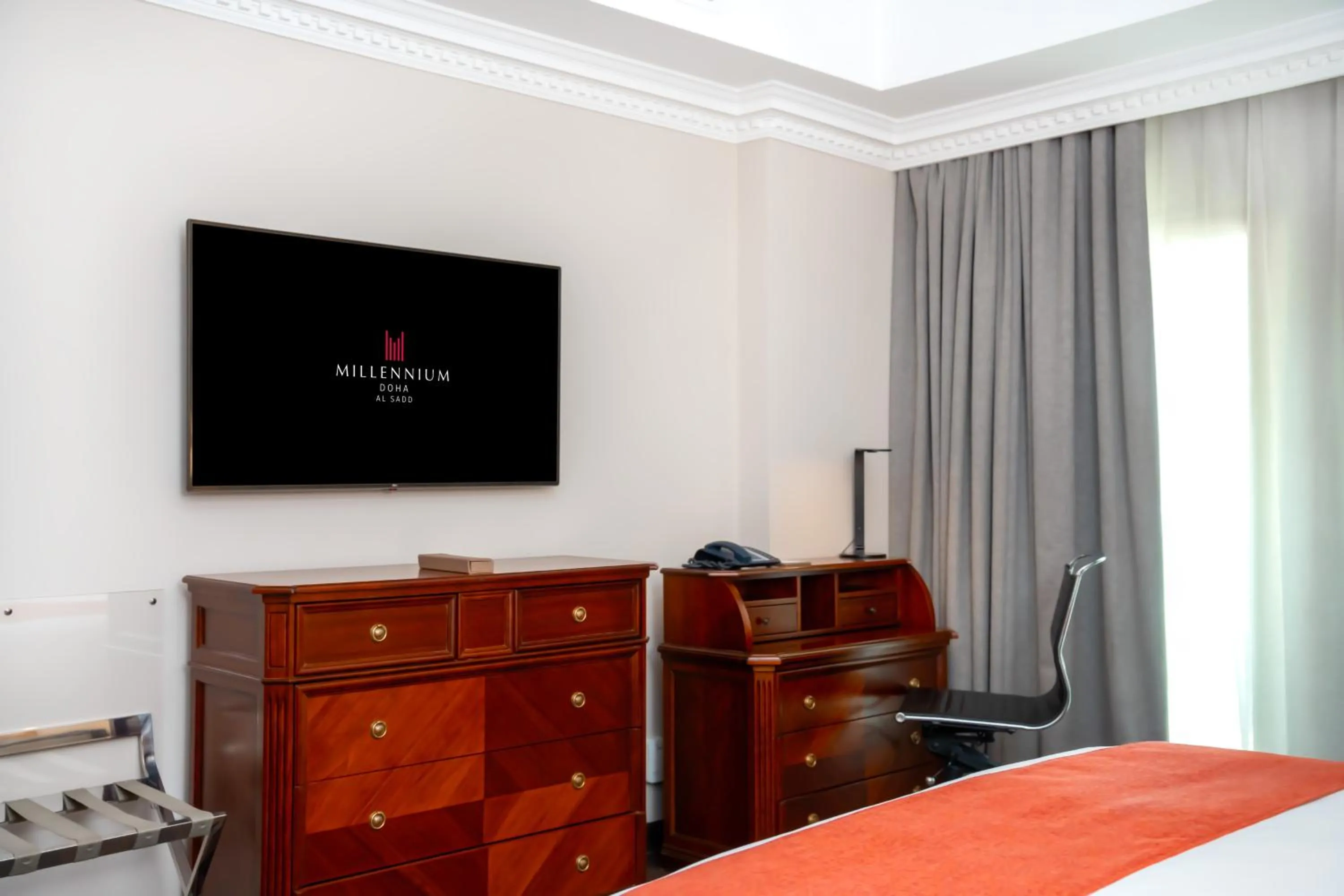 TV and multimedia, Bed in Millennium Hotel Doha