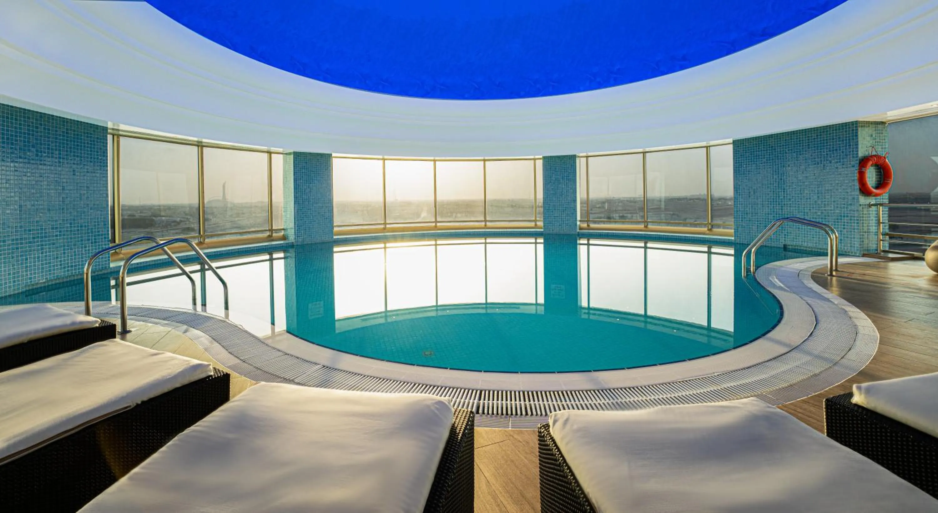 Swimming pool in Millennium Hotel Doha