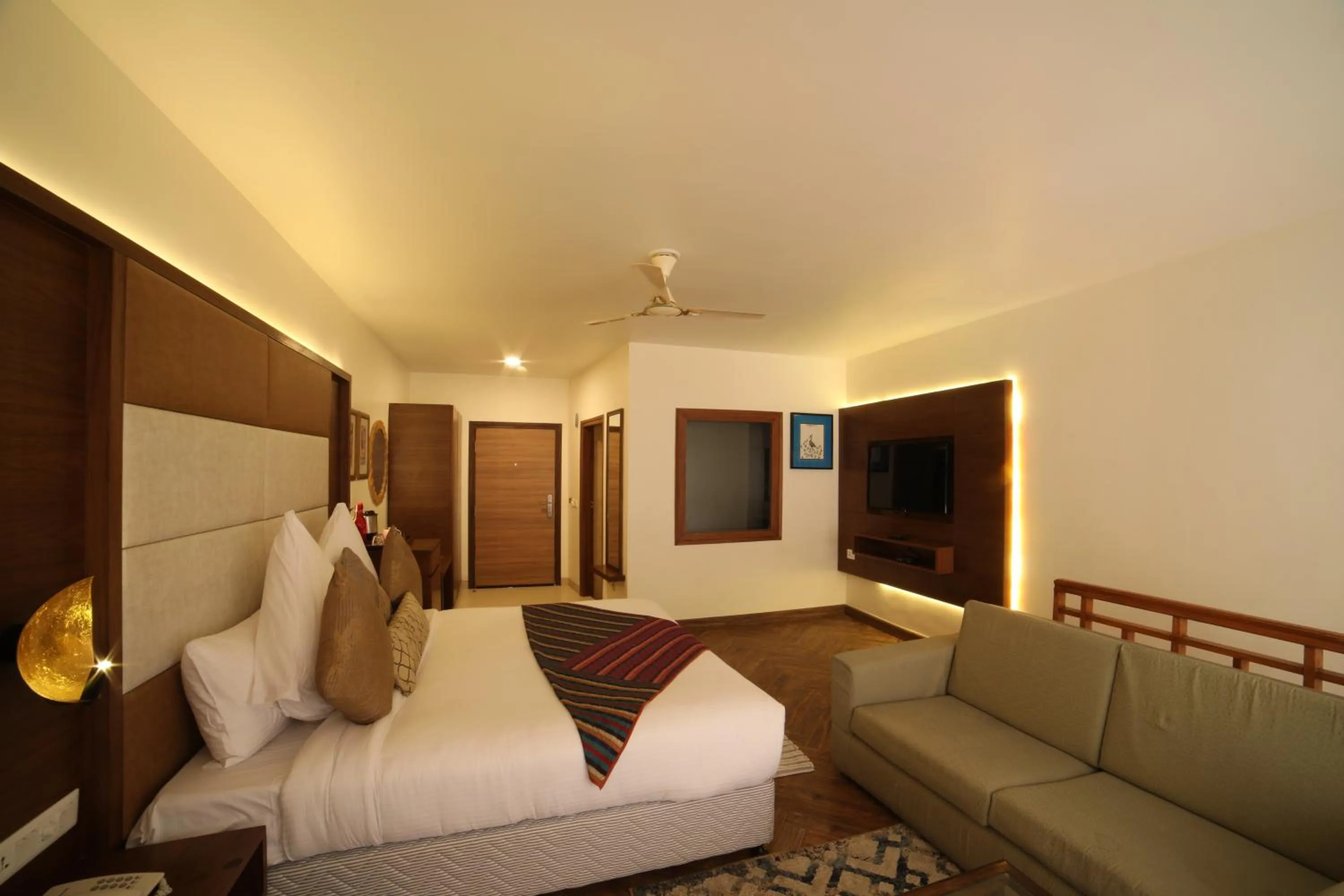 Bed in juSTa Mukteshwar Retreat & Spa