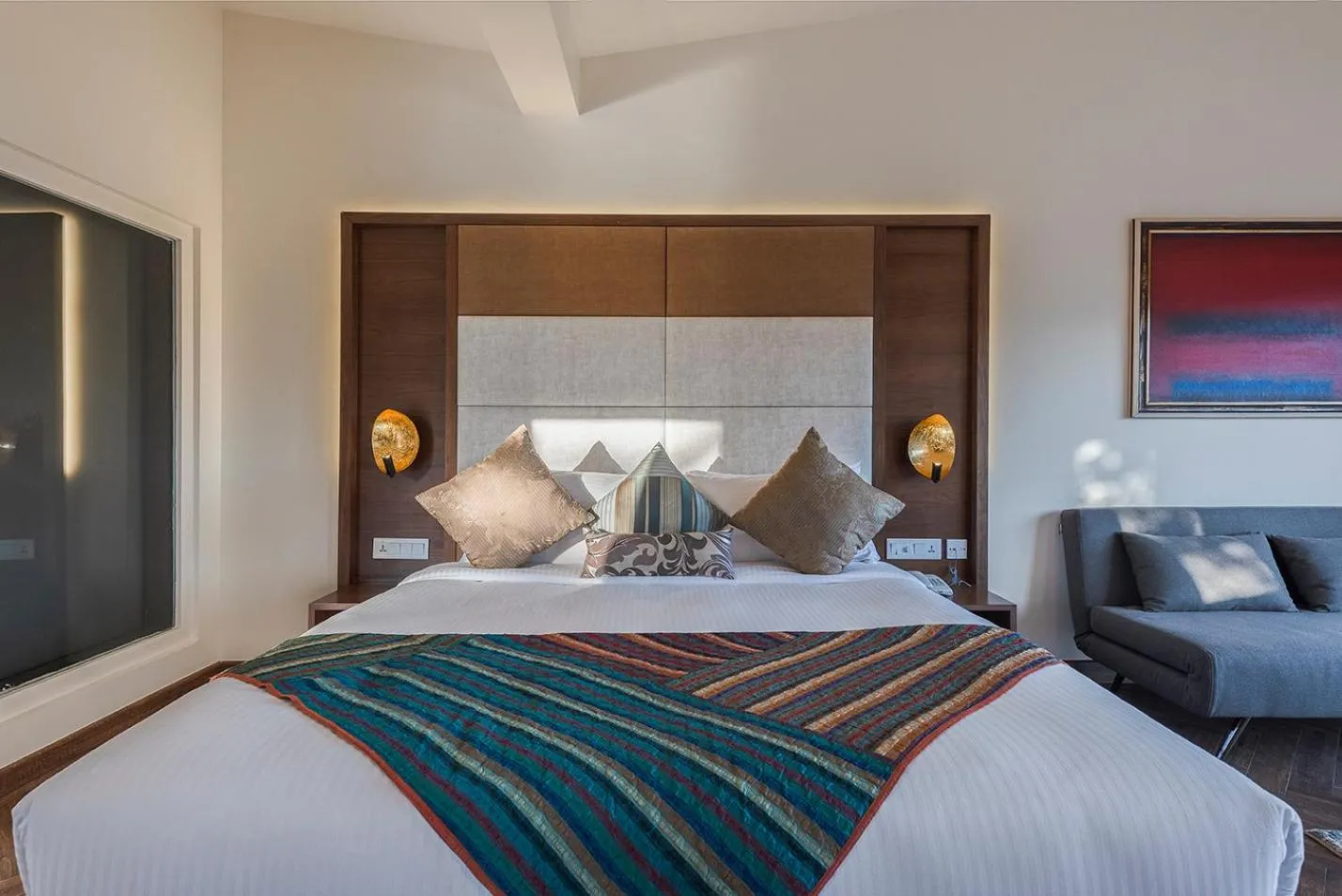 Bed in juSTa Mukteshwar Retreat & Spa