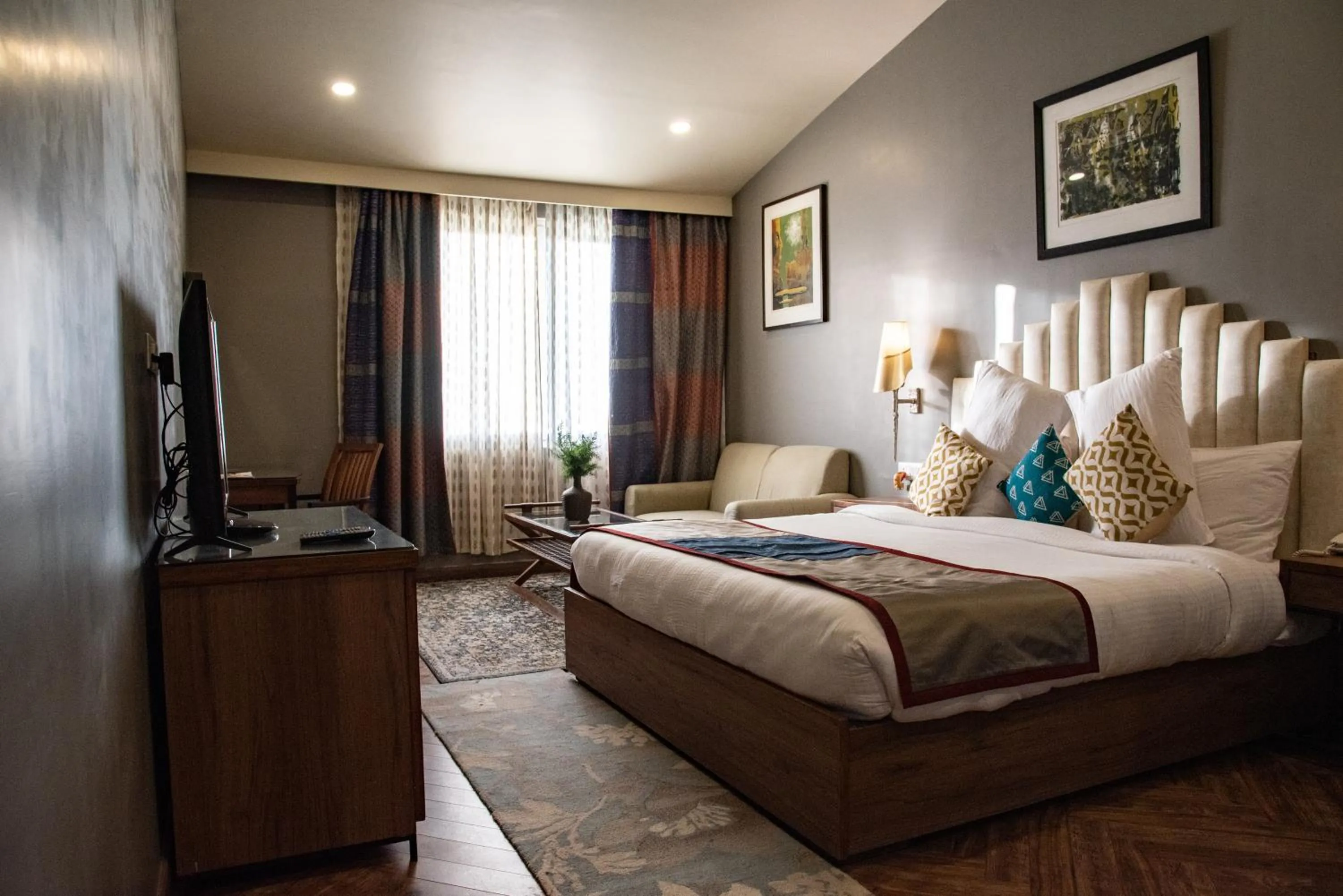 Bed in juSTa Mukteshwar Retreat & Spa