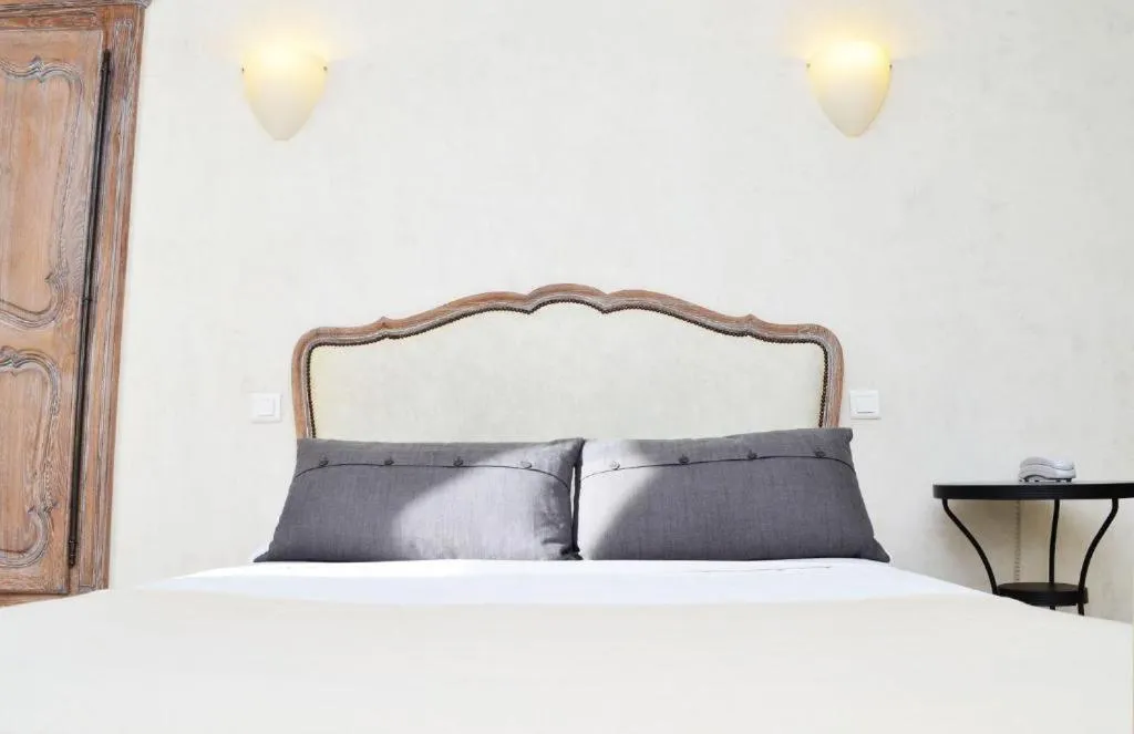Bed in Hôtel du Parc
