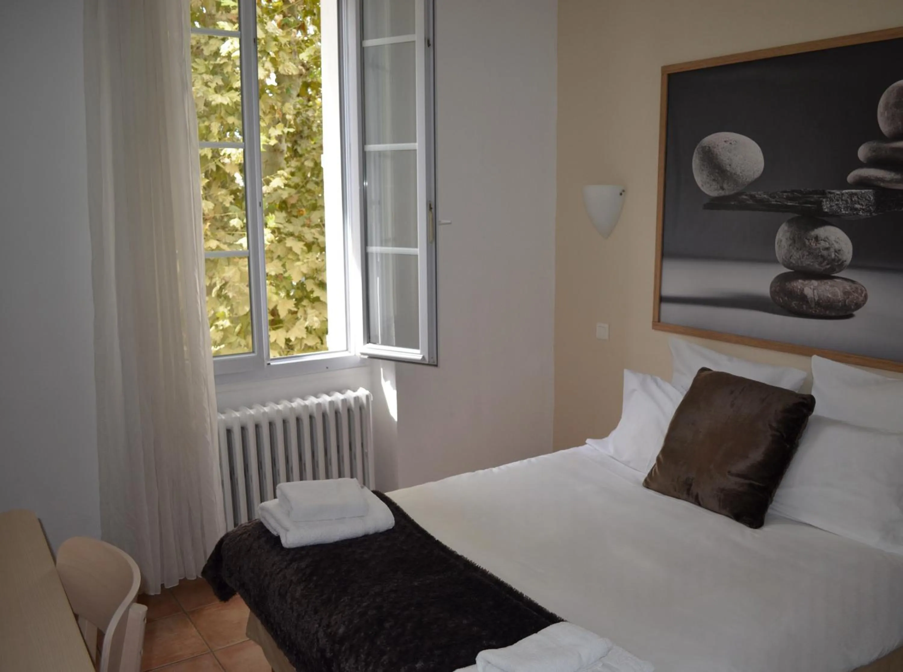 Bed in Hôtel du Parc