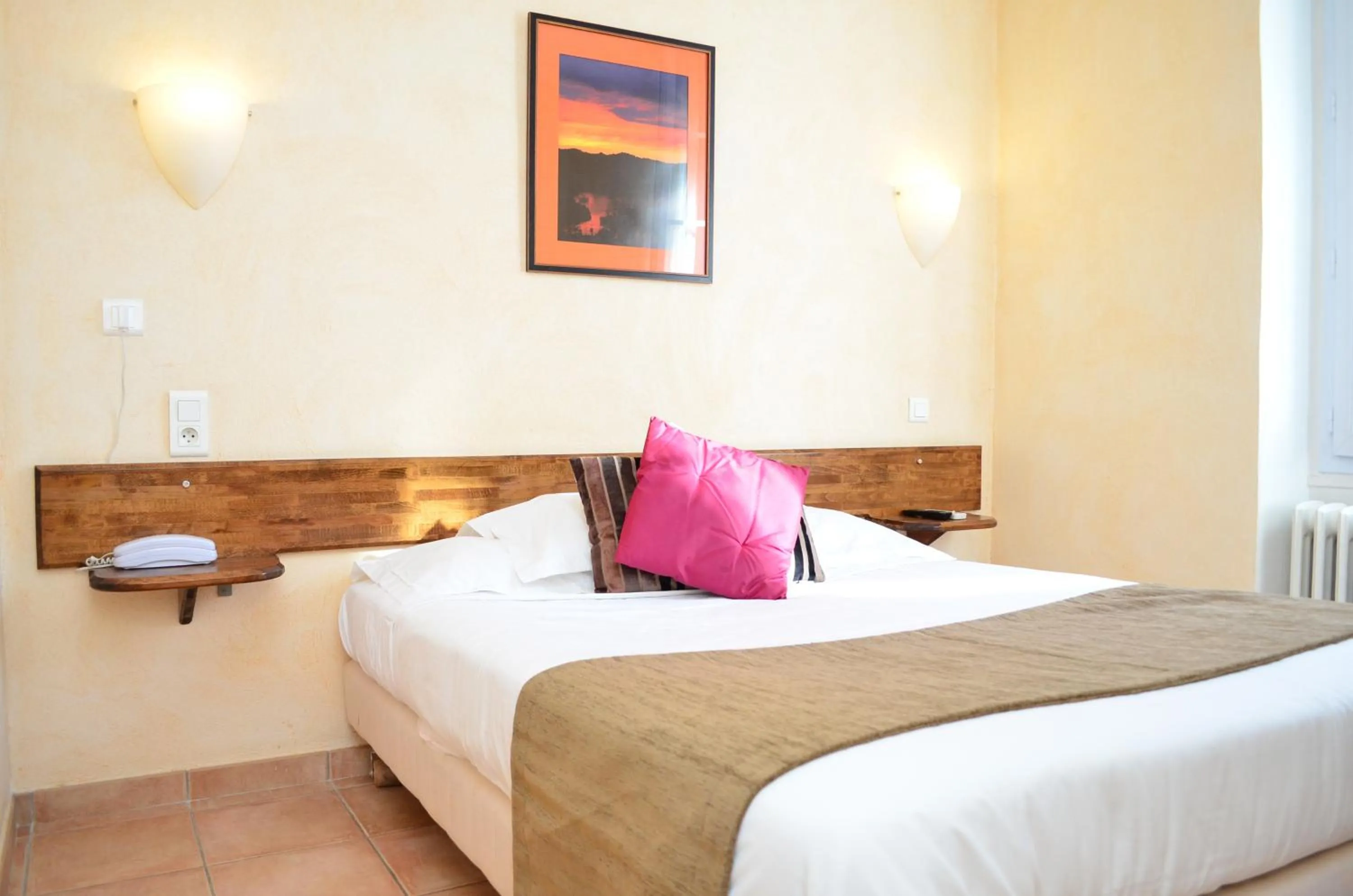 Bed in Hôtel du Parc