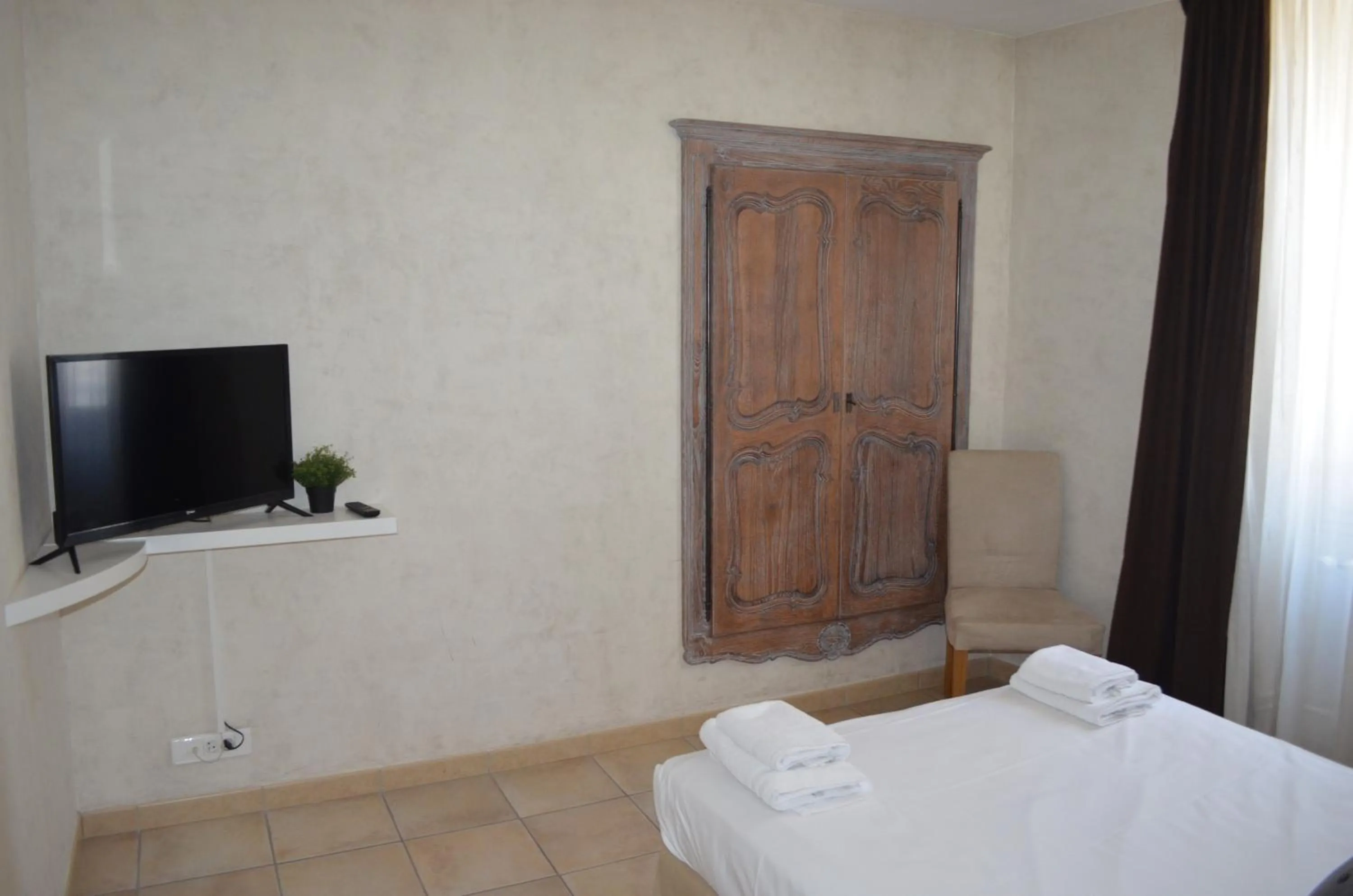 Bed in Hôtel du Parc