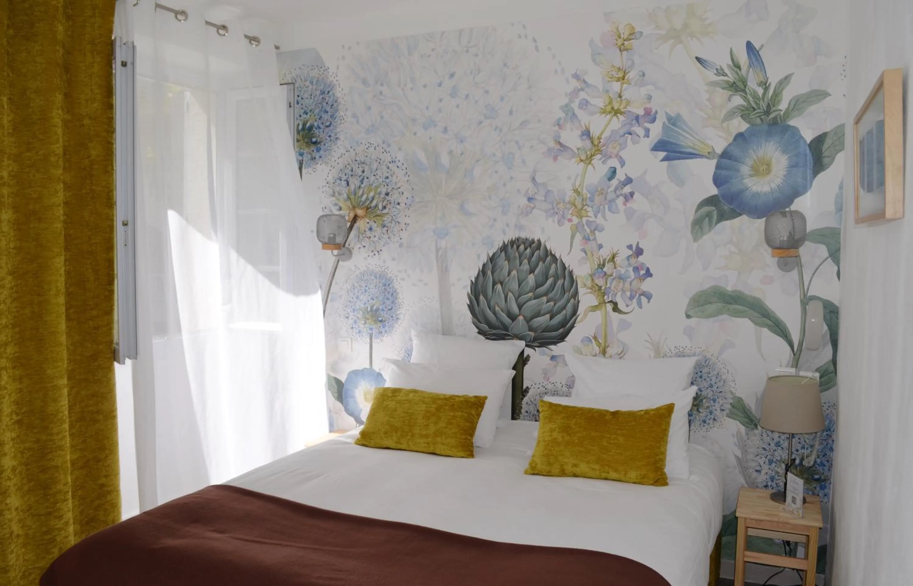 Bed in Hôtel du Parc