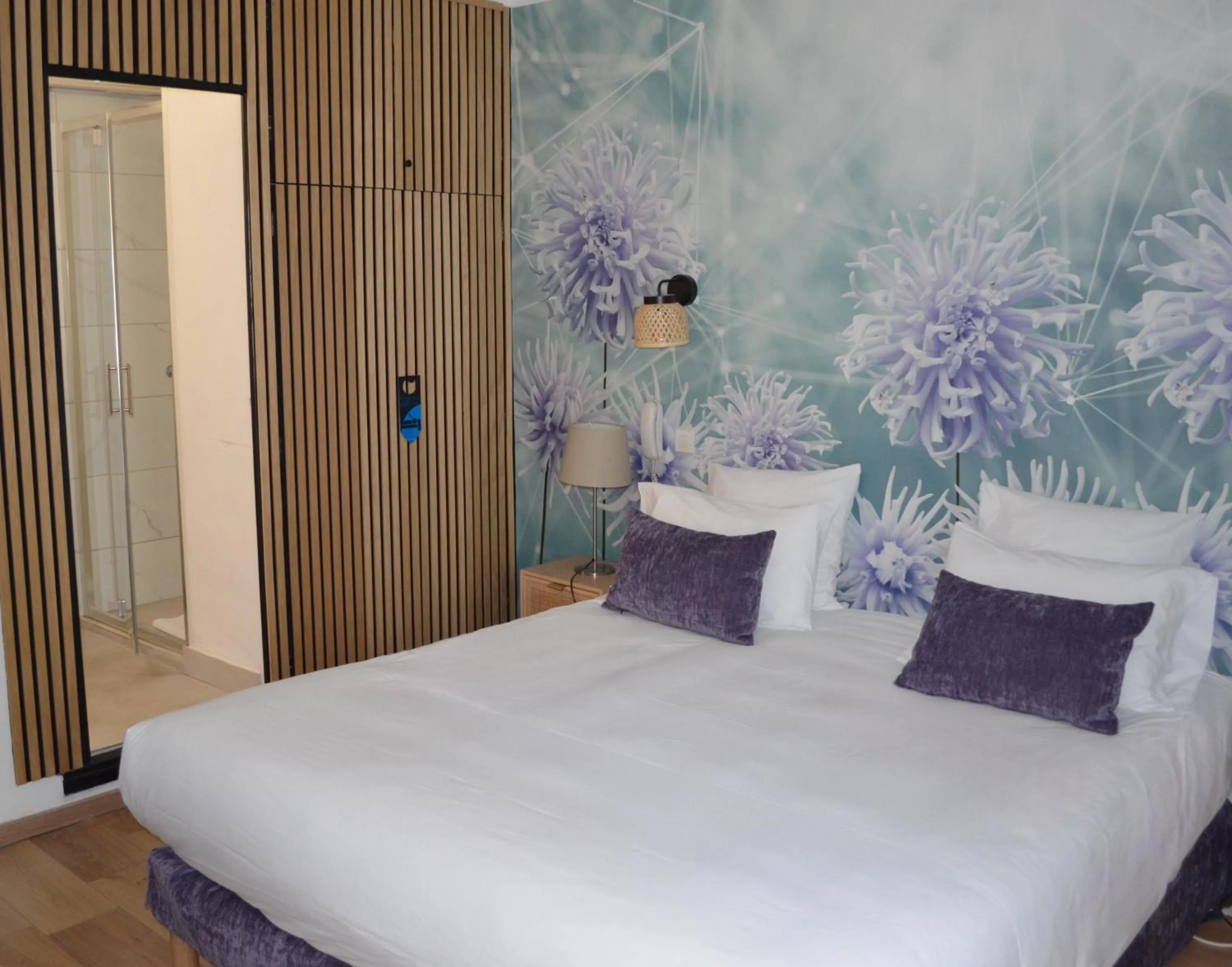 Bed in Hôtel du Parc