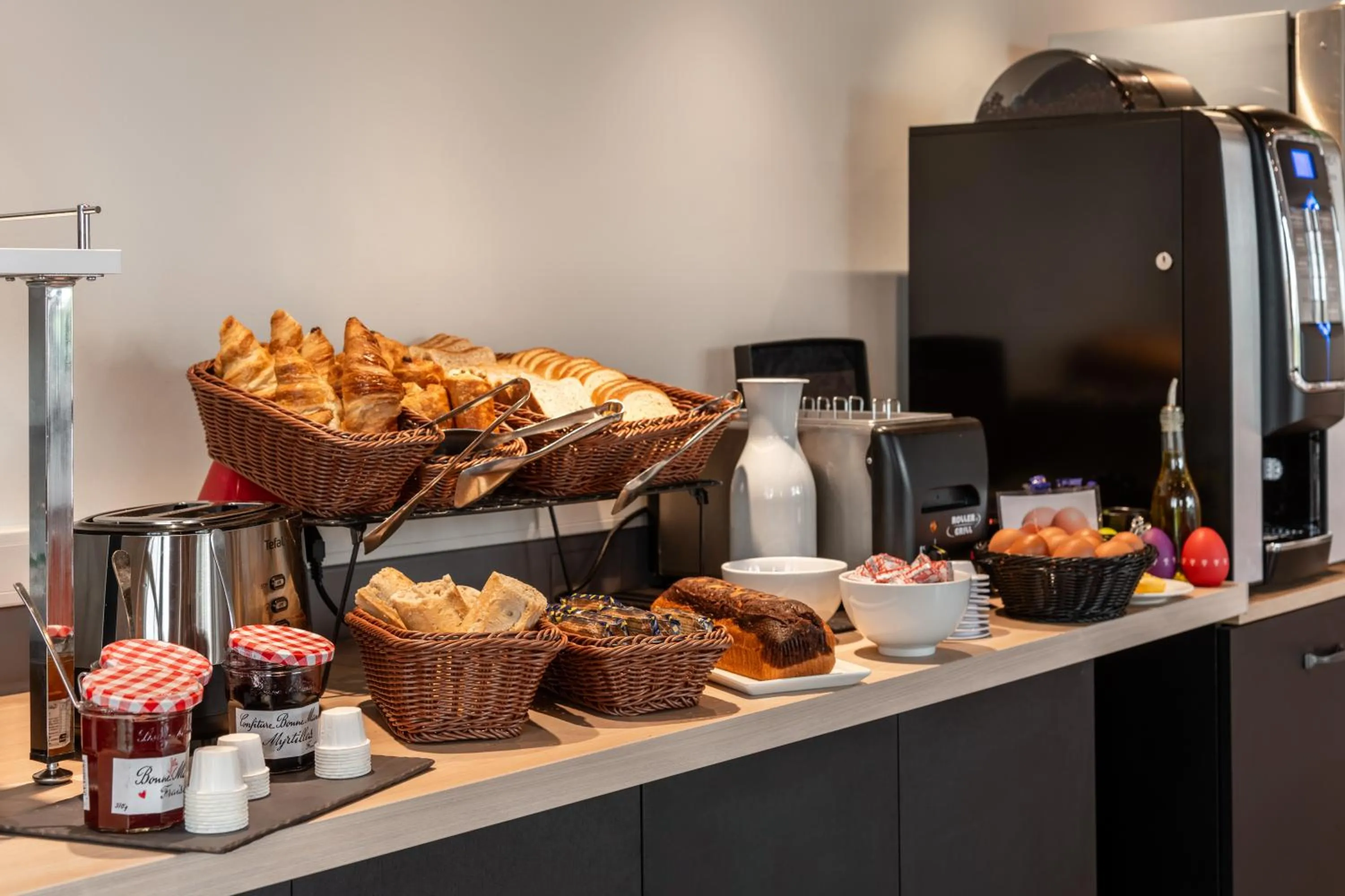 Breakfast in ACE Hôtel Travel Fabrègues - A9 Montpellier Sud