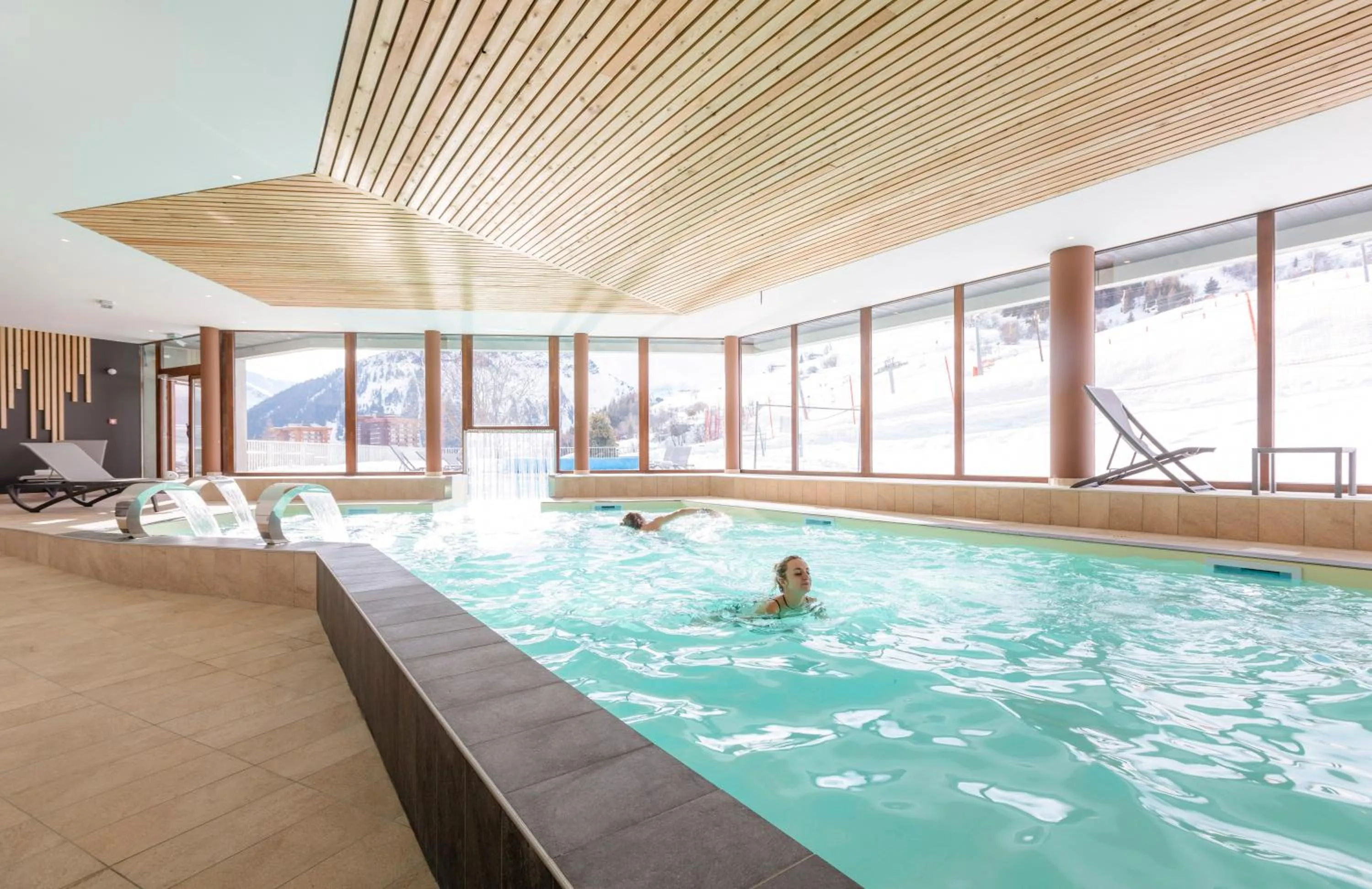 Swimming pool in Résidence Club MMV L'Etoile des Sybelles