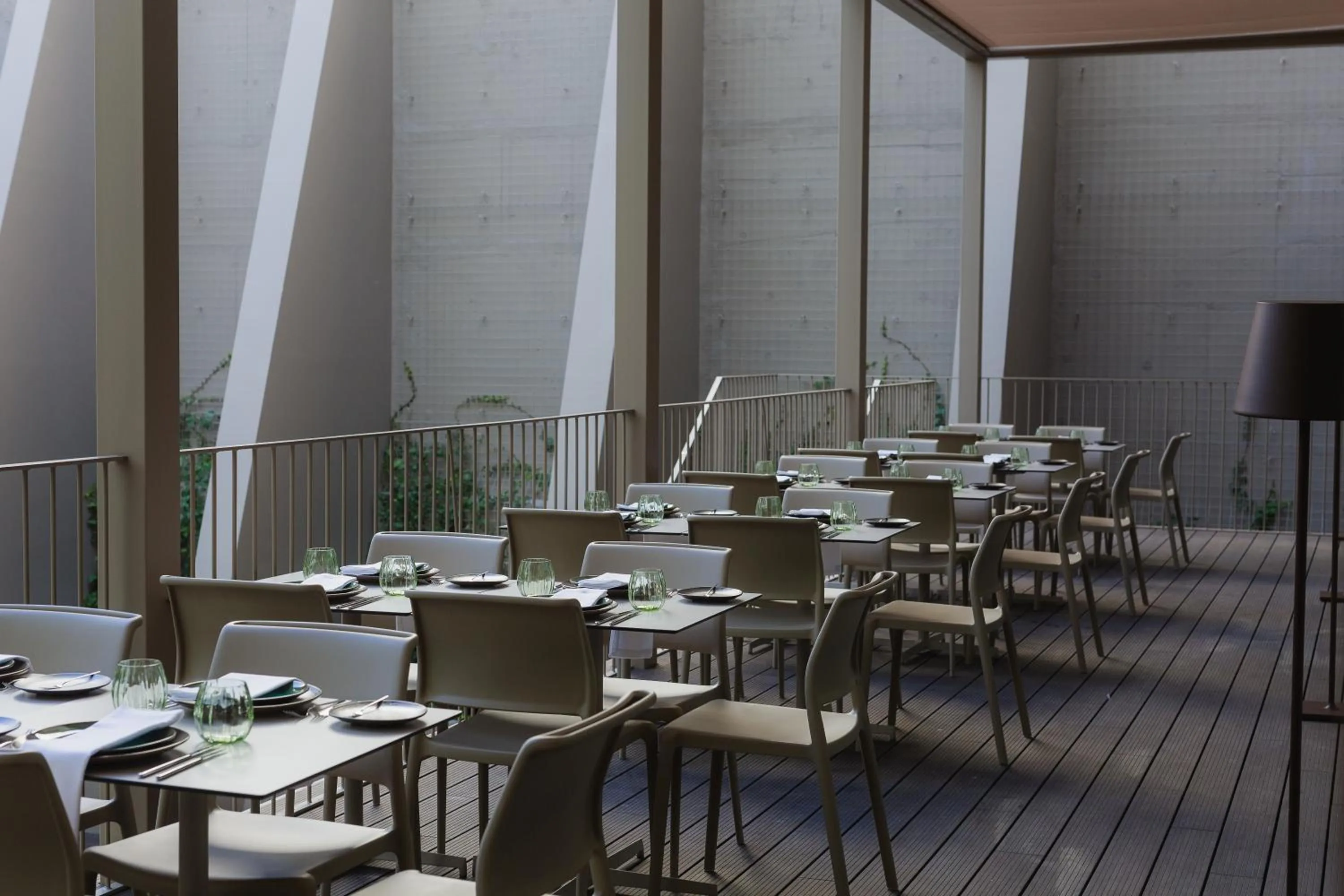 Restaurant/places to eat in Lumen Hotel & The Lisbon Light Show