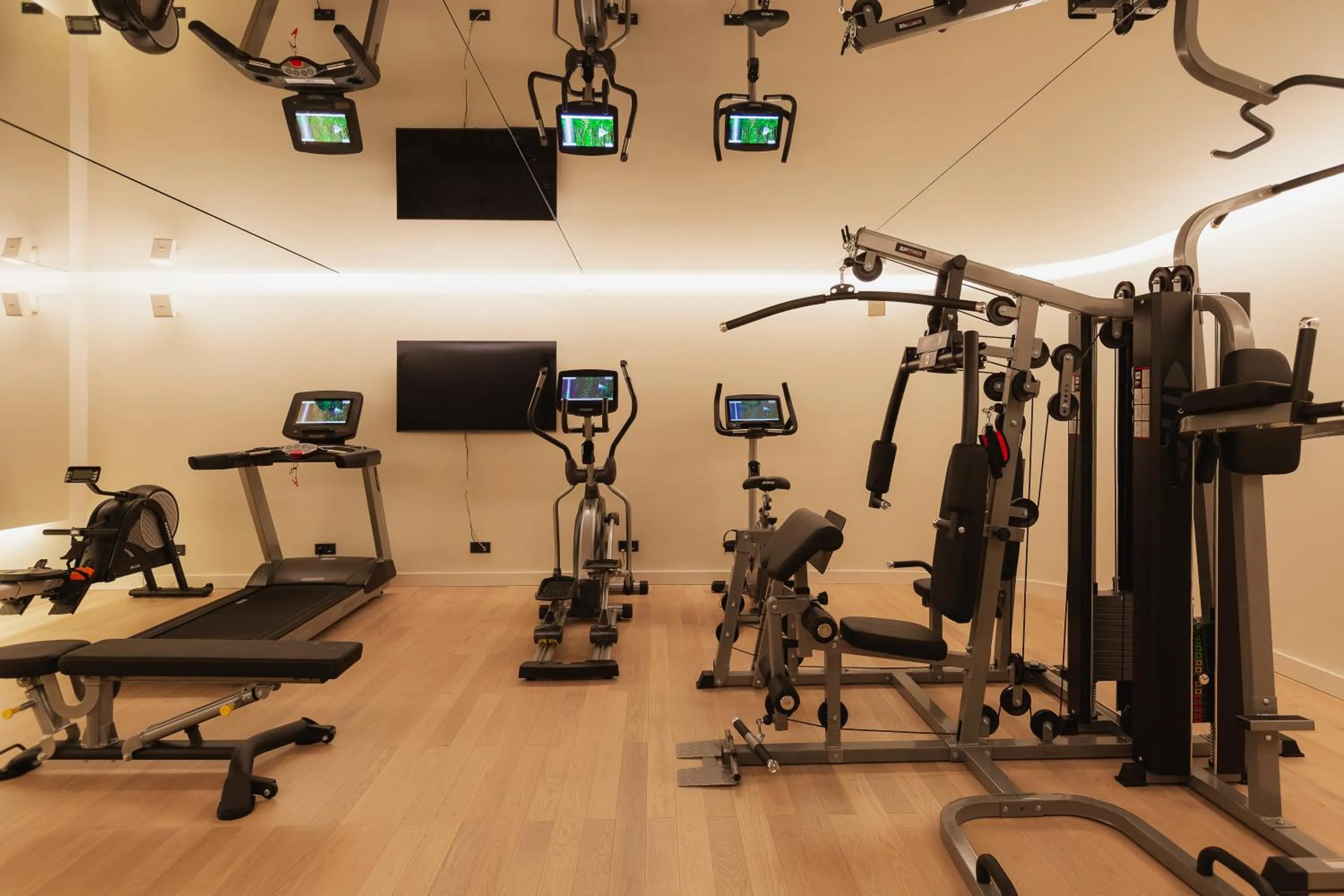 Fitness centre/facilities in Lumen Hotel & The Lisbon Light Show