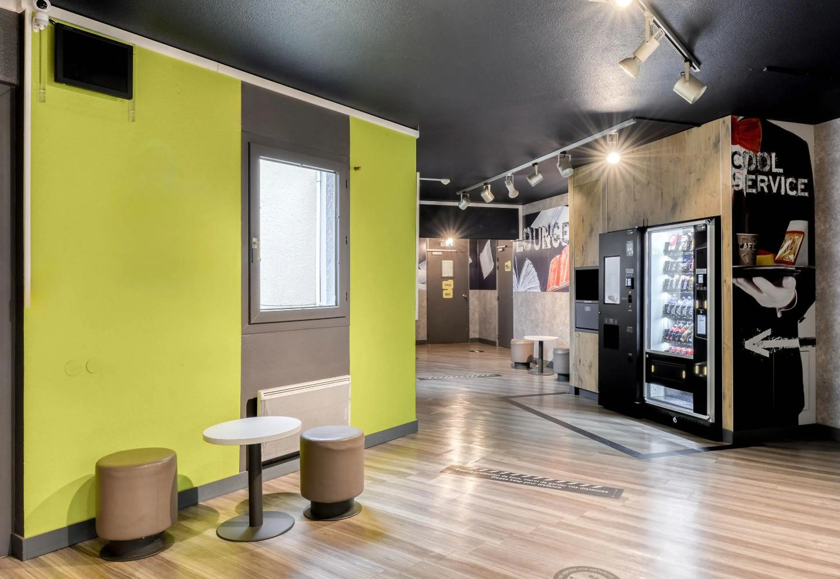 Lobby or reception in B&B HOTEL Montpellier Sud Lattes