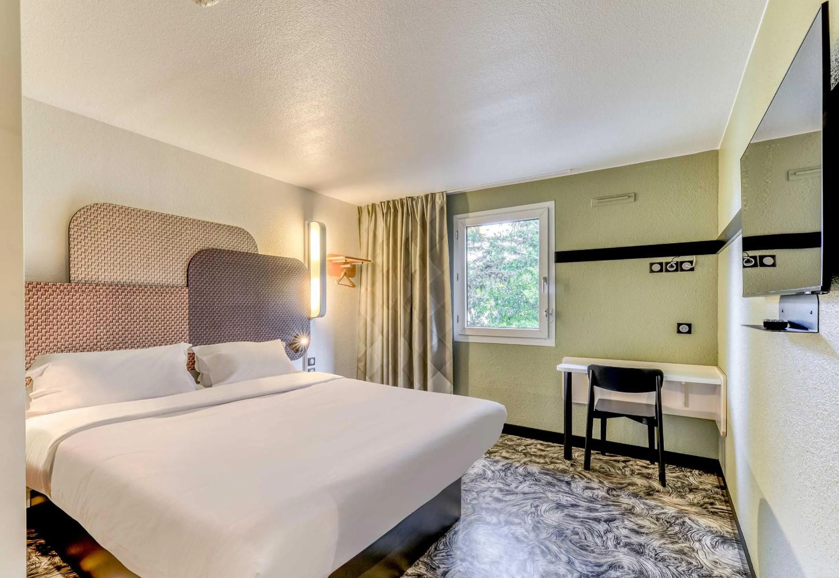 Bedroom, Bed in B&B HOTEL Montpellier Sud Lattes