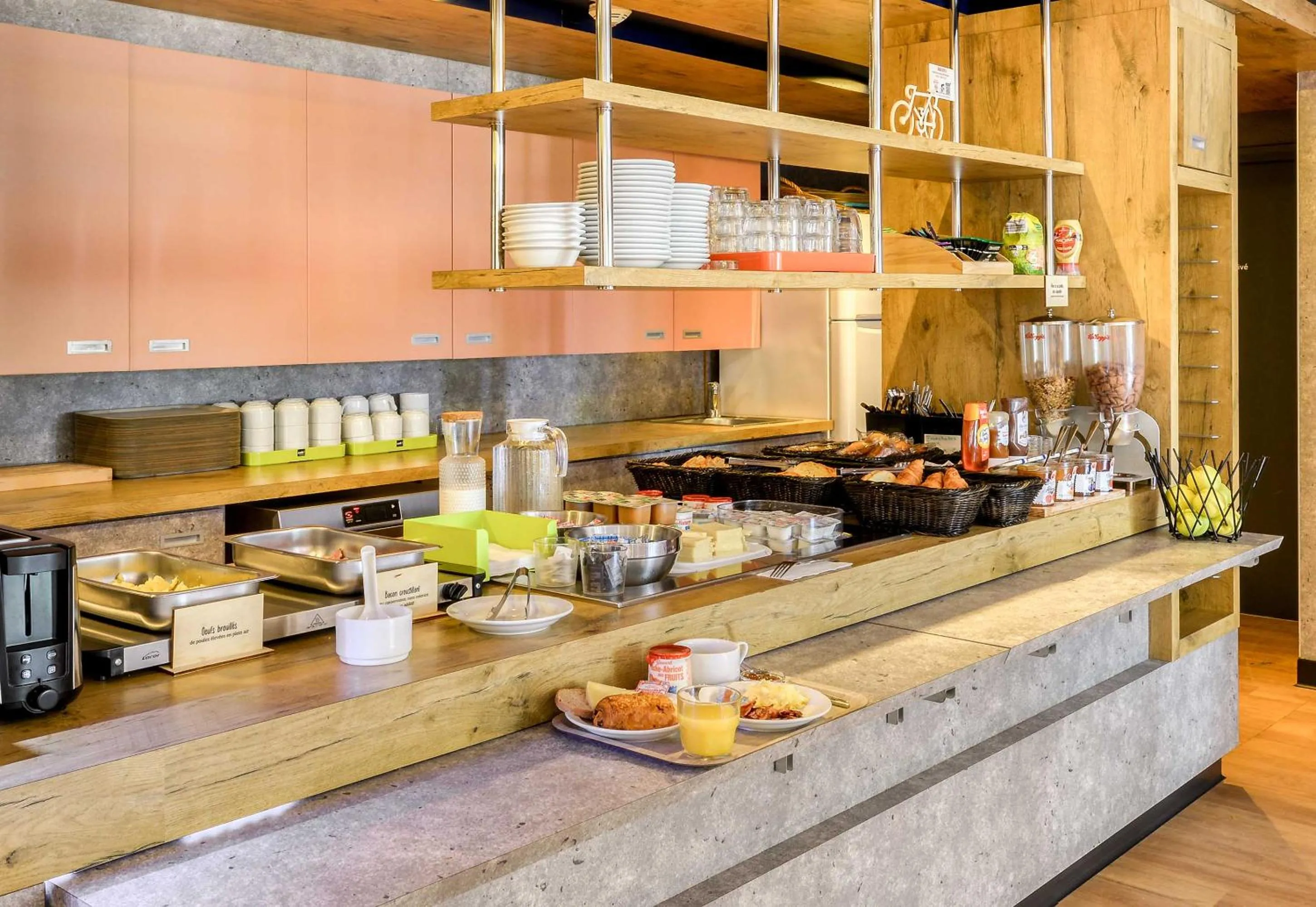 Buffet breakfast in B&B HOTEL Montpellier Sud Lattes