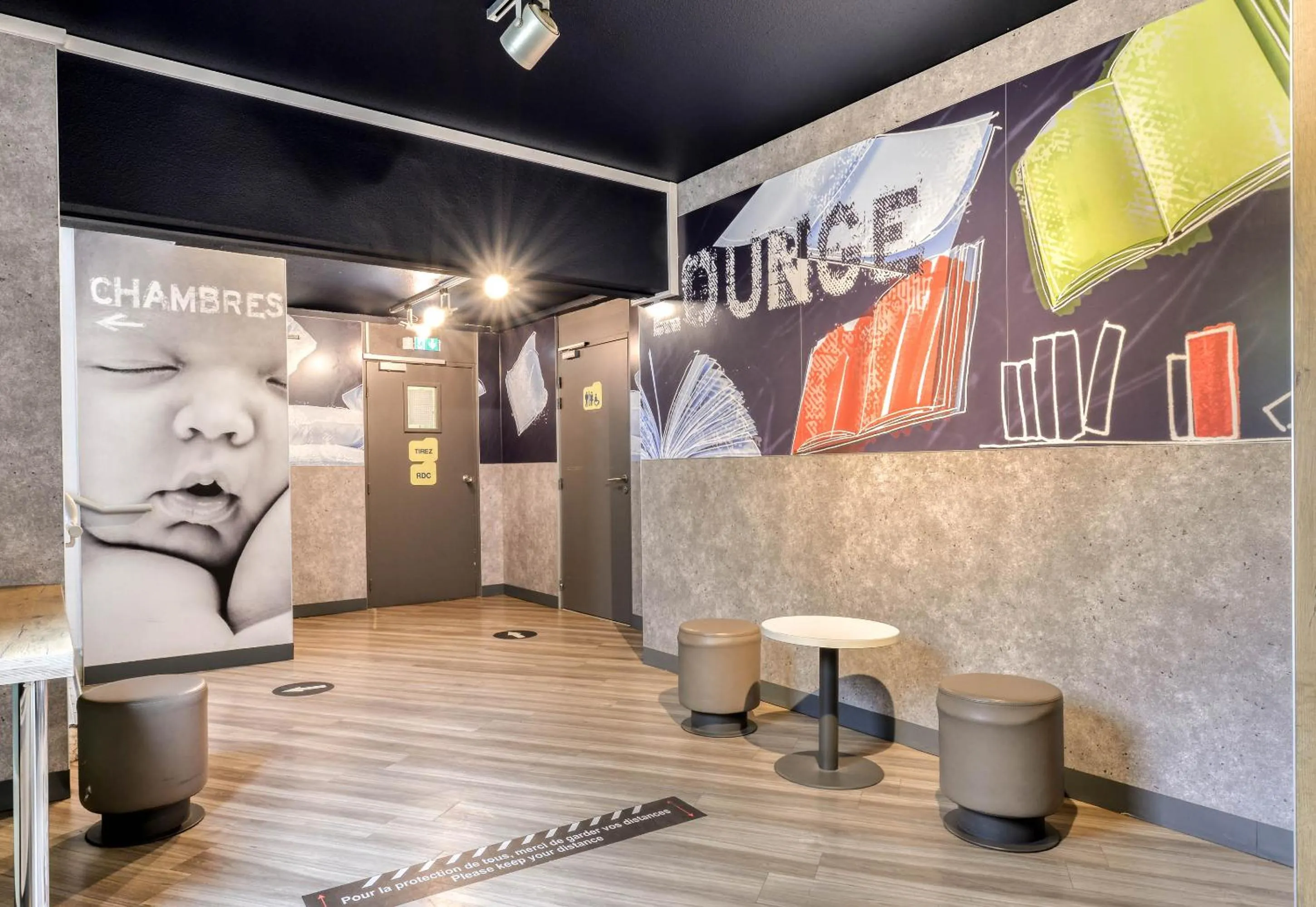 Lobby or reception in B&B HOTEL Montpellier Sud Lattes