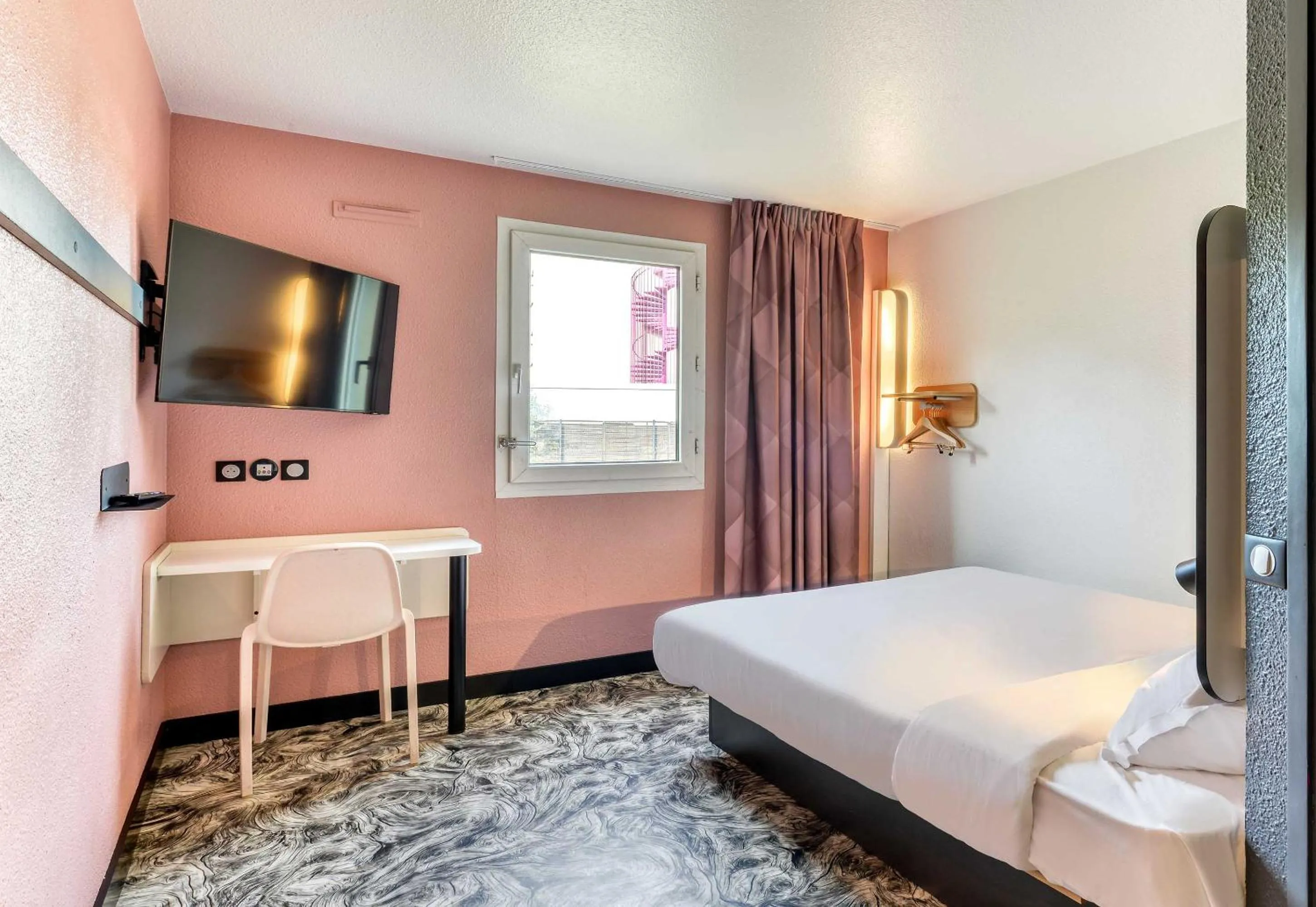 Bedroom, Bed in B&B HOTEL Montpellier Sud Lattes