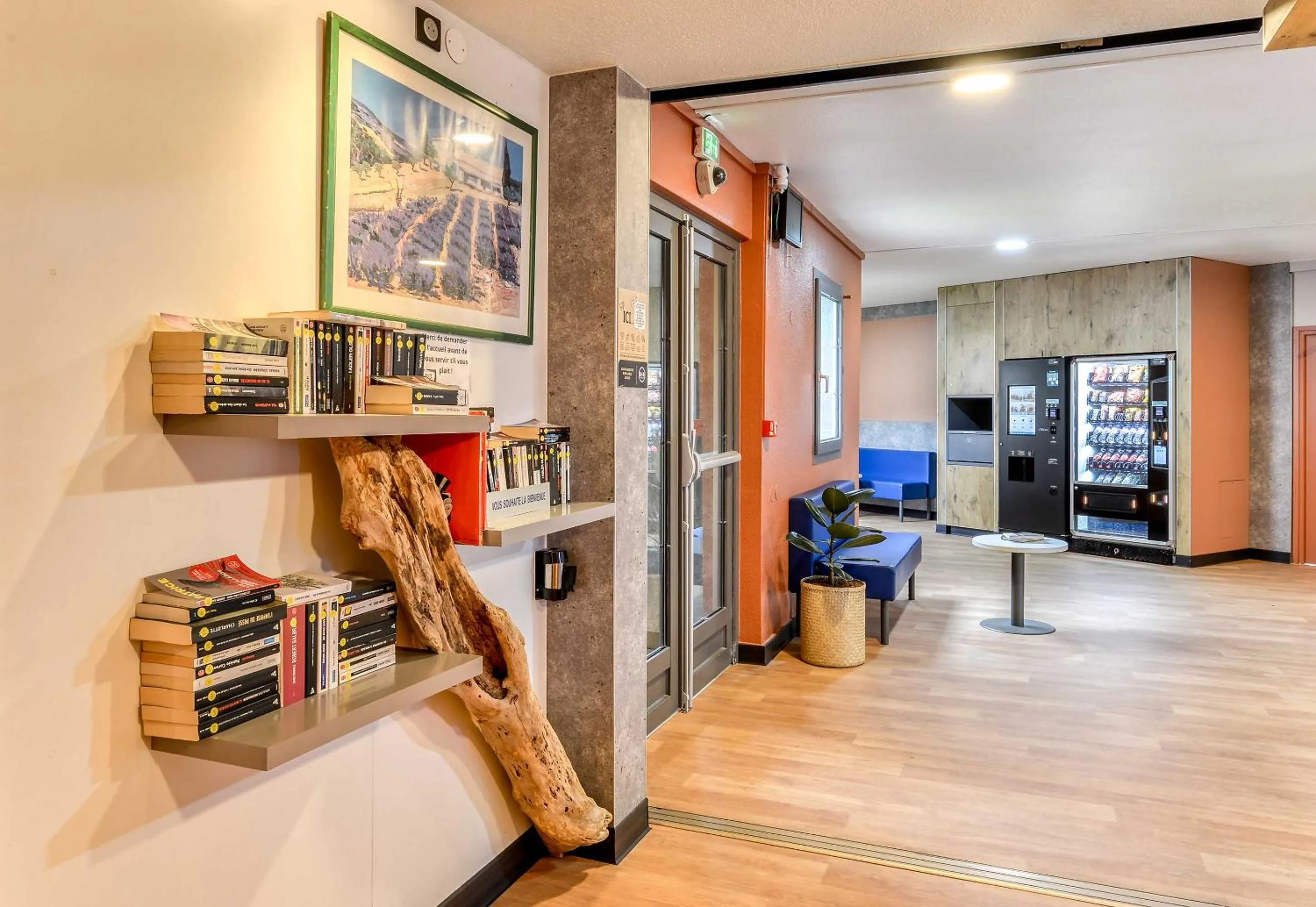 Lobby or reception in B&B HOTEL Montpellier Sud Lattes