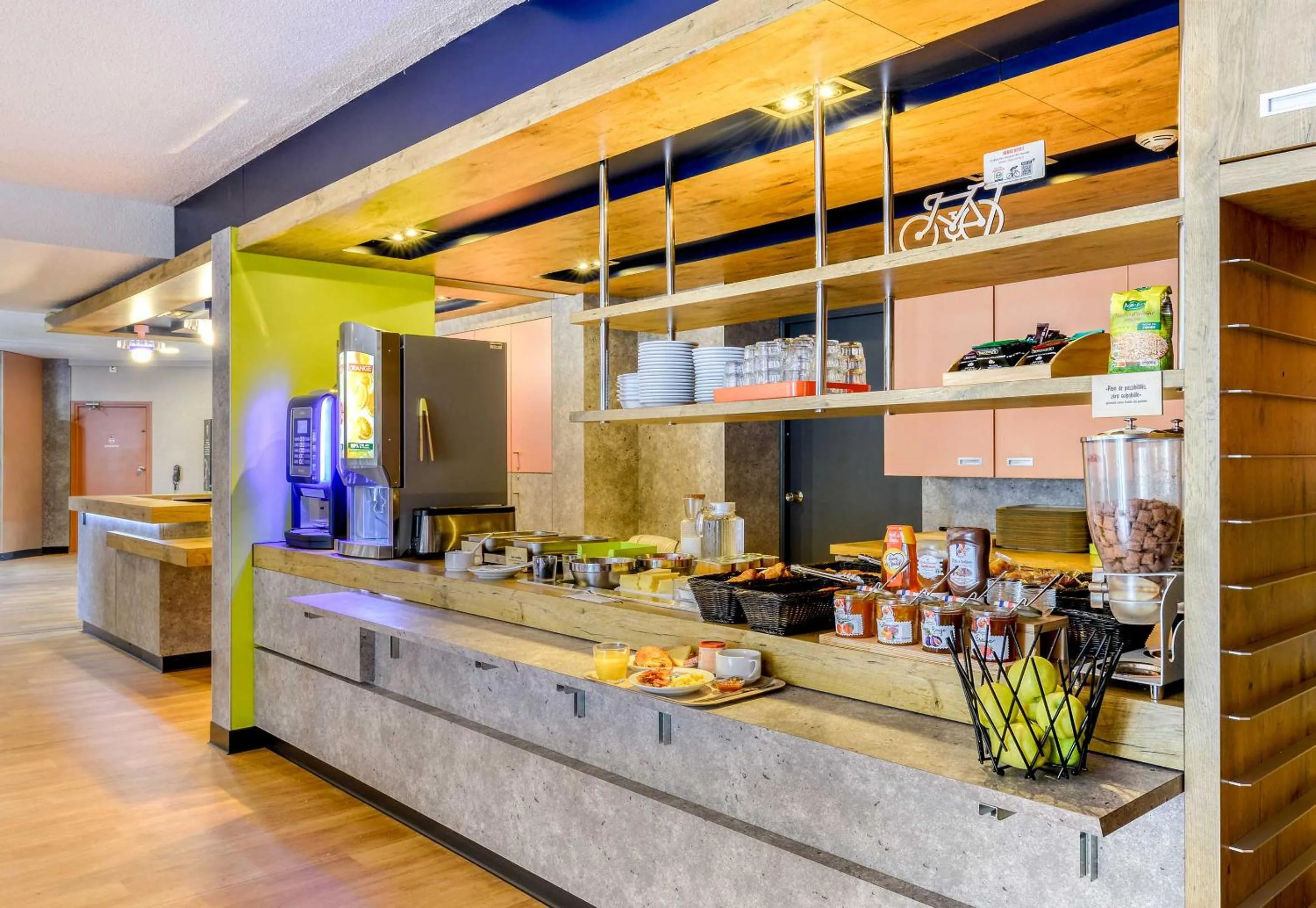 Buffet breakfast in B&B HOTEL Montpellier Sud Lattes