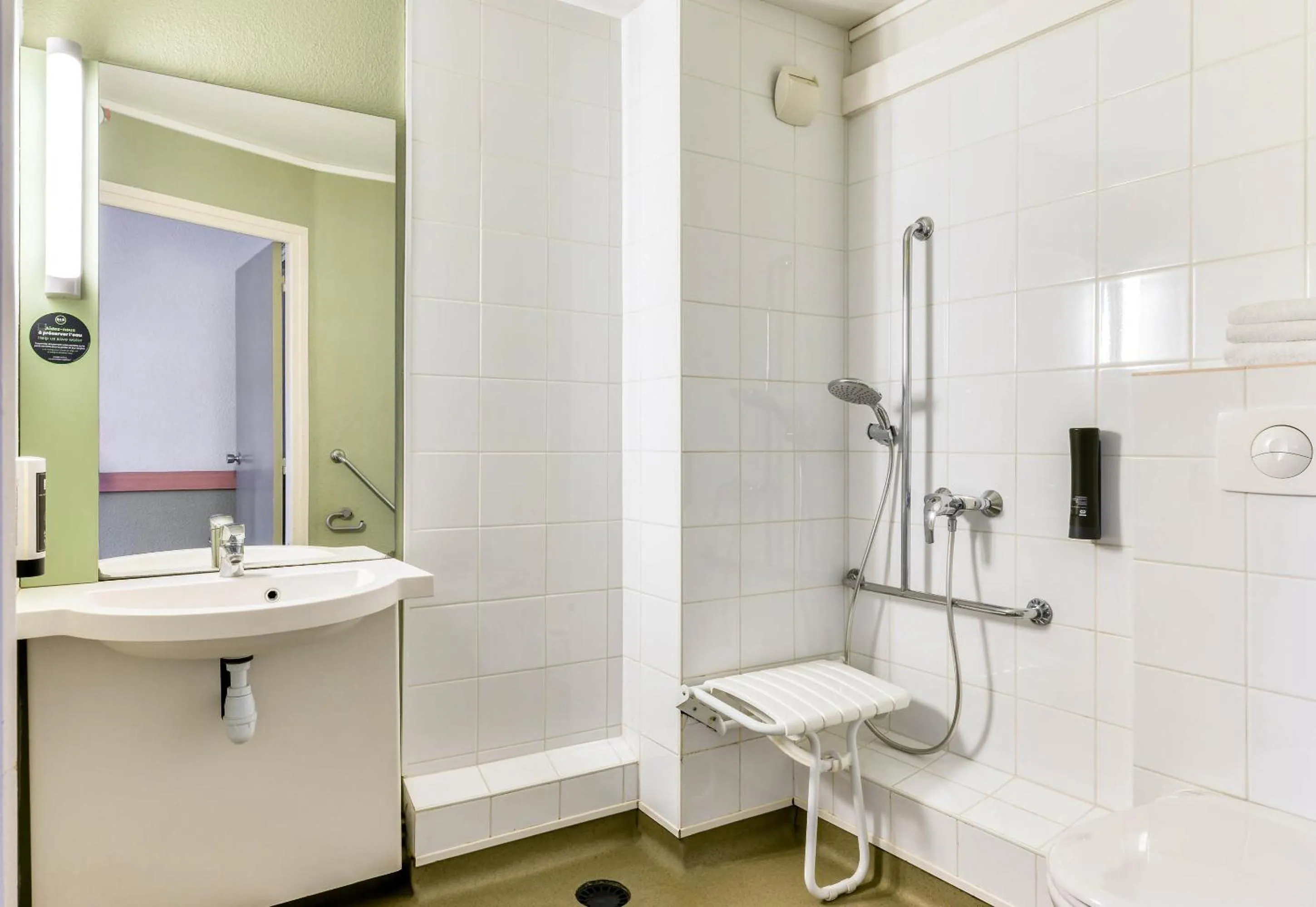 Bathroom in B&B HOTEL Montpellier Sud Lattes